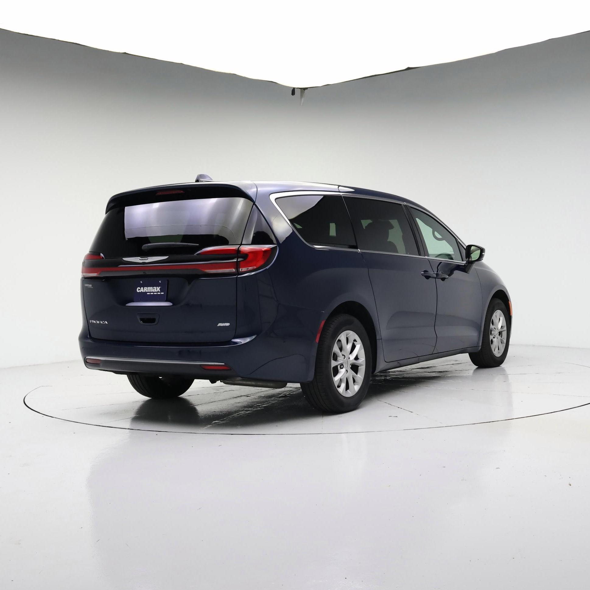 Thumbnail: 2025 Chrysler Pacifica - 8