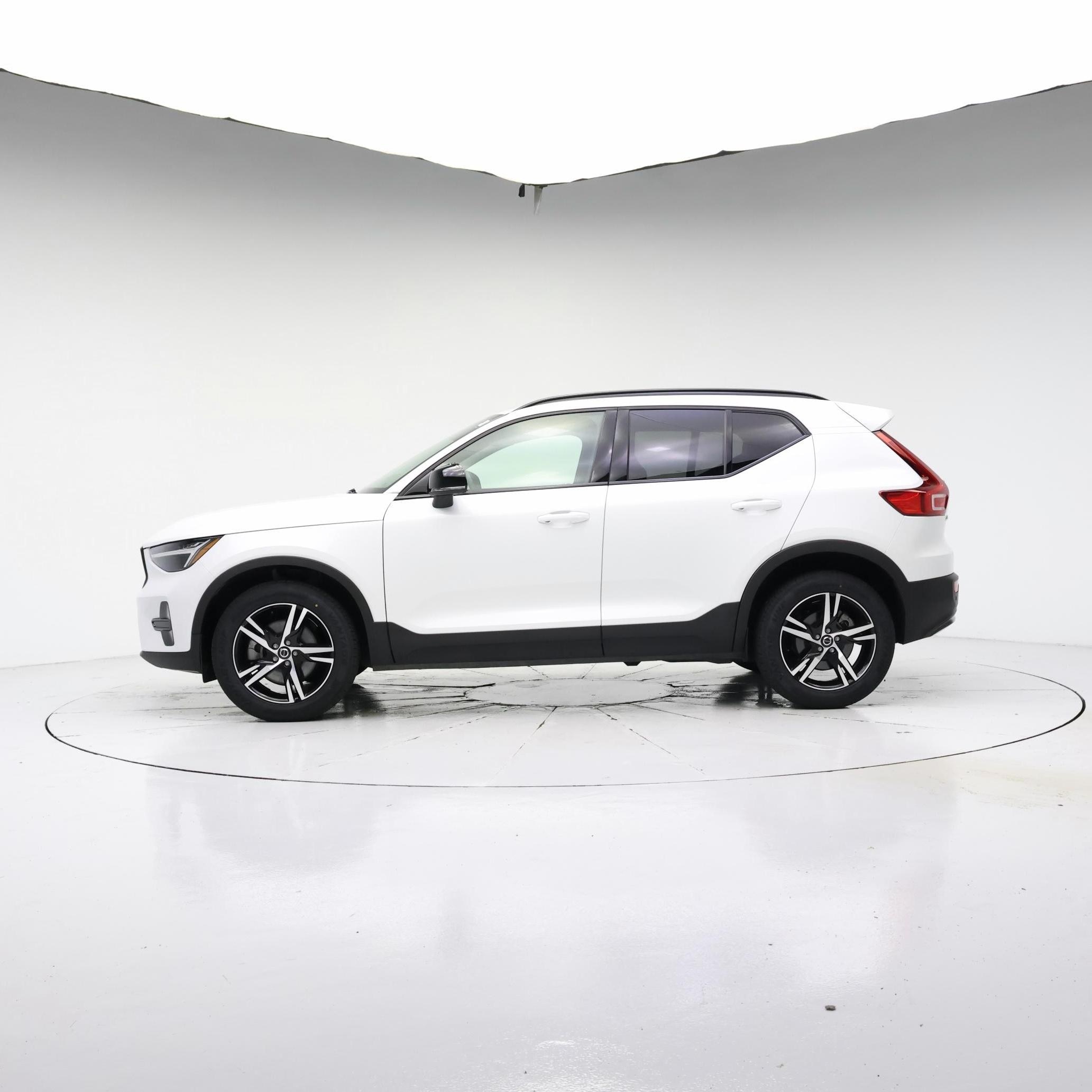 Thumbnail: 2024 Volvo XC40 - 3