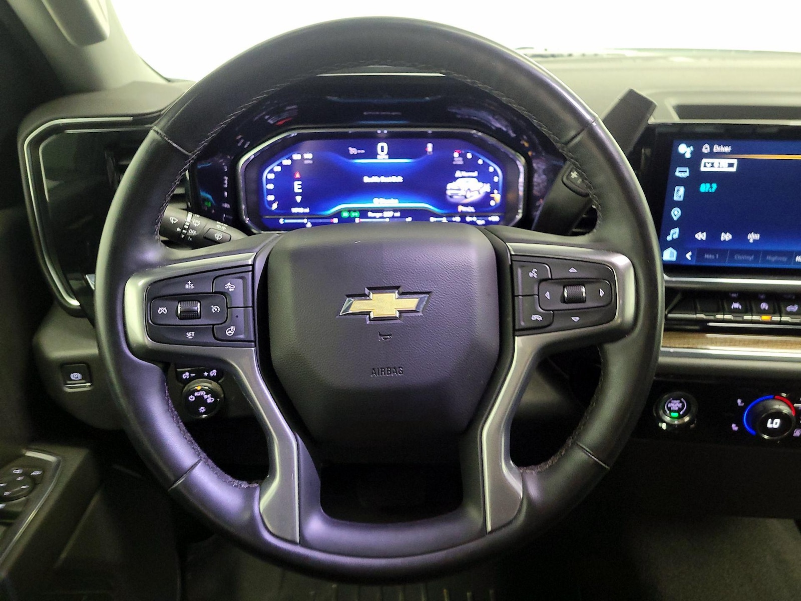 2024 Chevrolet Silverado 1500 LT - Photo 11