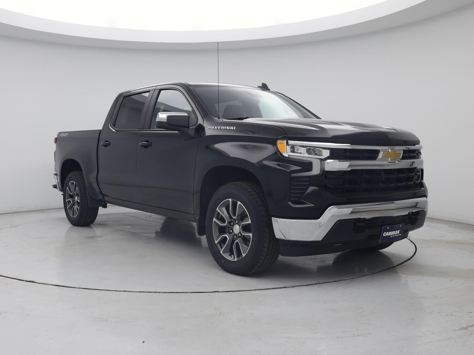 2023 Chevrolet Silverado 1500 LT - Photo 2