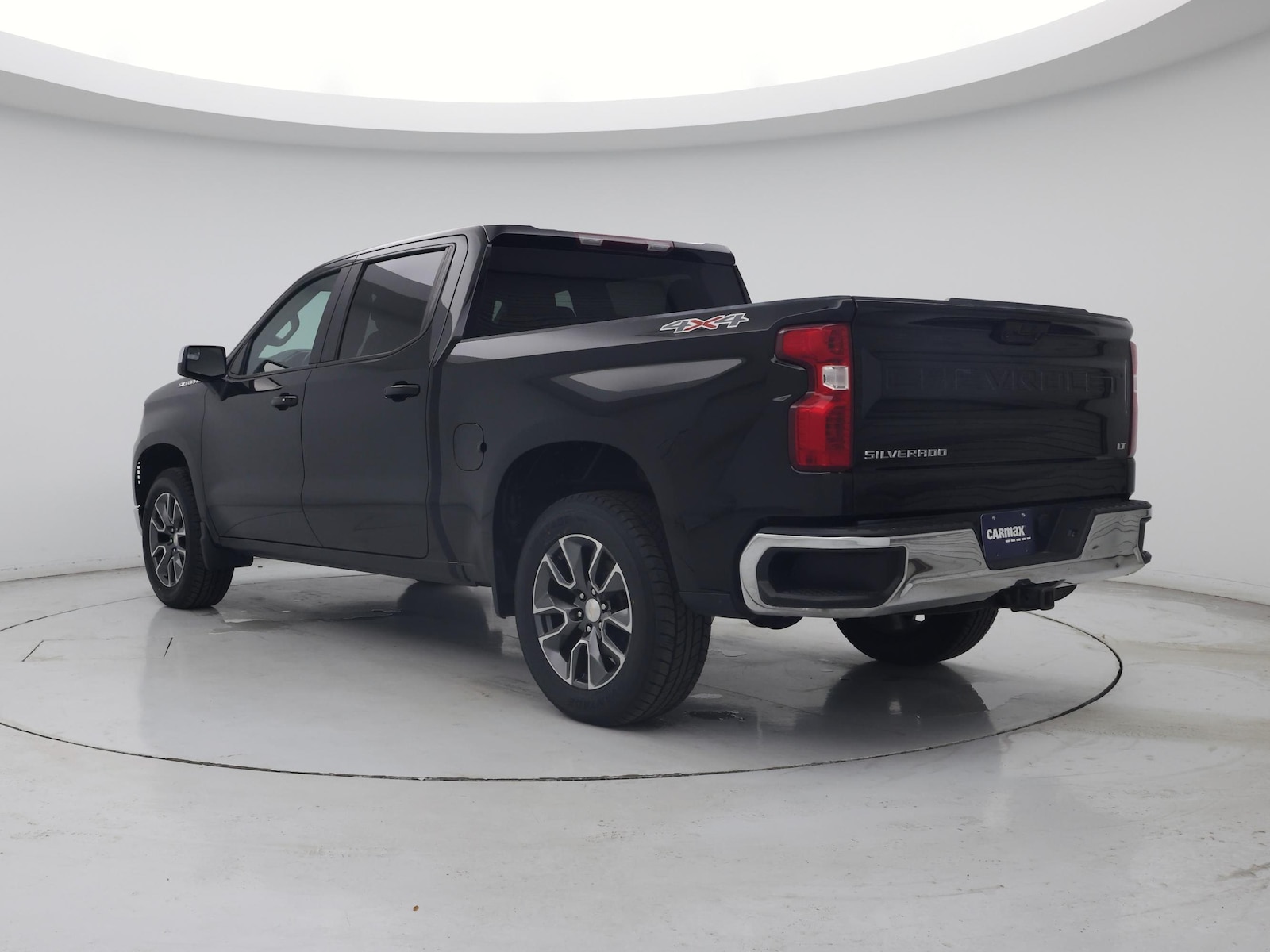 2023 Chevrolet Silverado 1500 LT - Photo 3