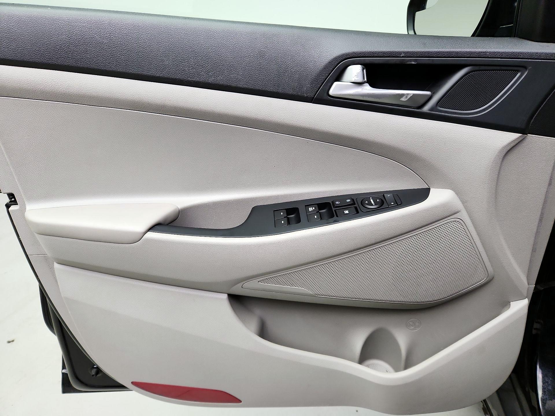 Thumbnail: 2021 Hyundai Tucson - 10