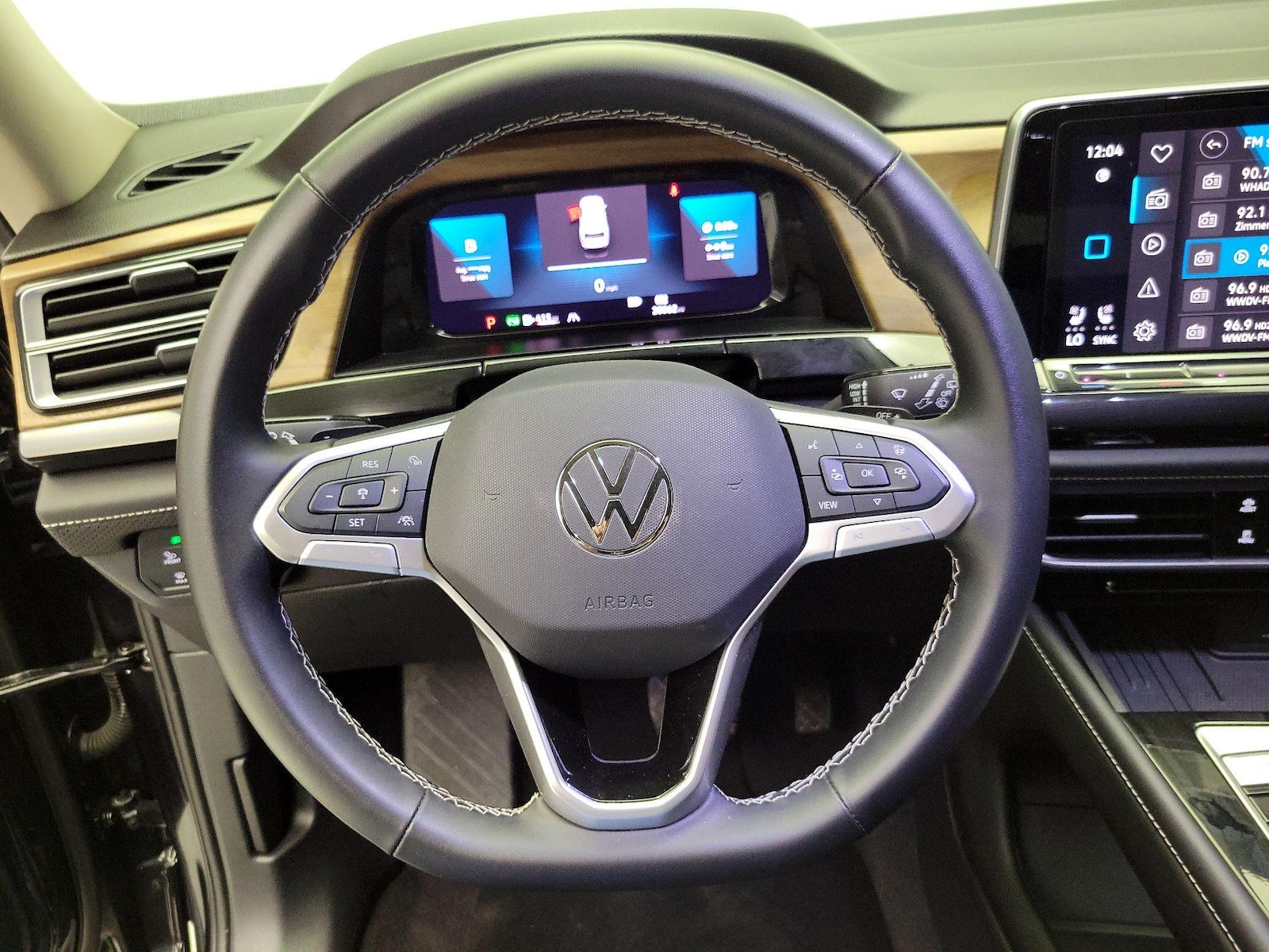 2025 Volkswagen Atlas SE w/Tech - Photo 11