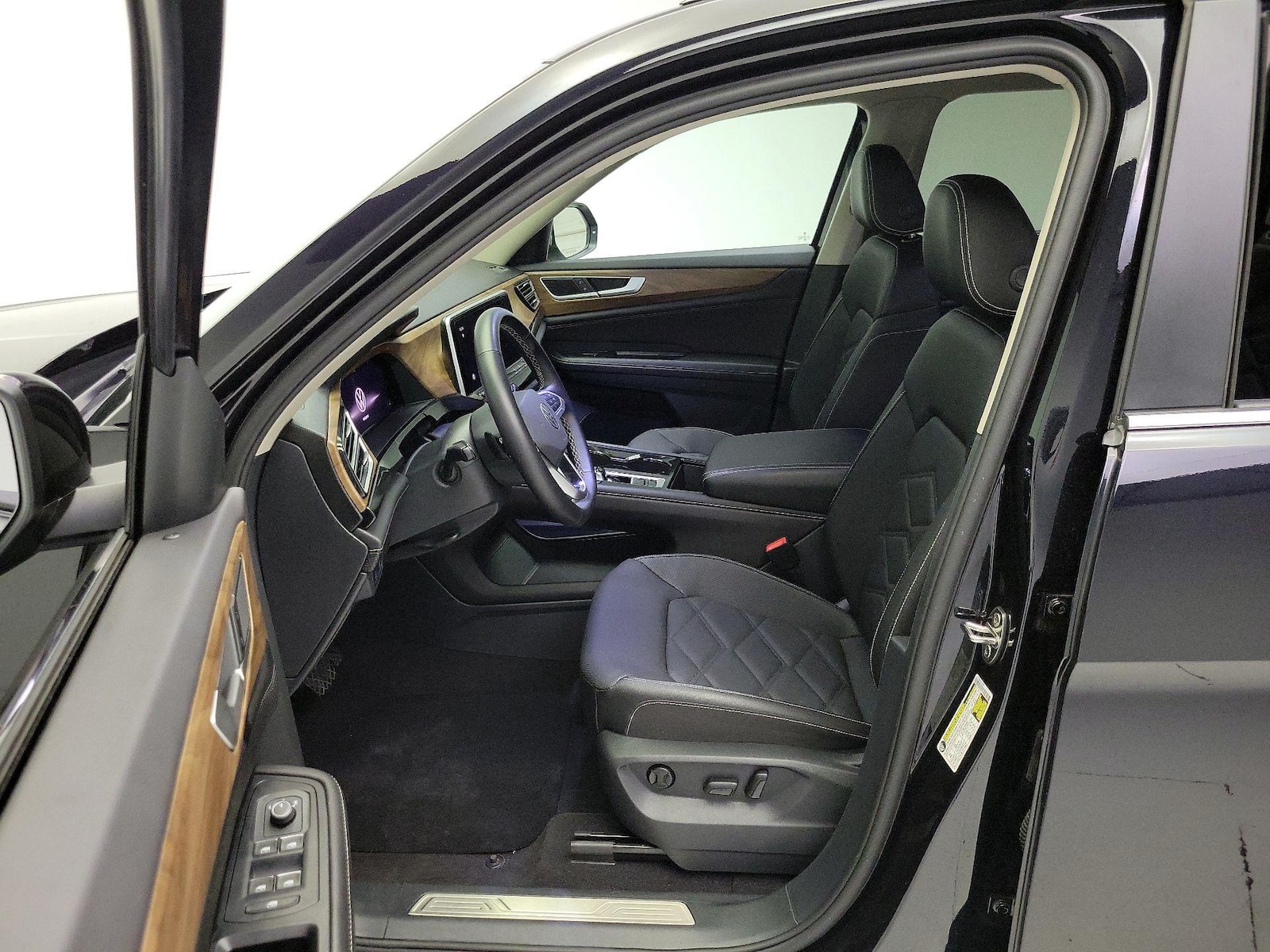 2025 Volkswagen Atlas SE w/Tech - Photo 12
