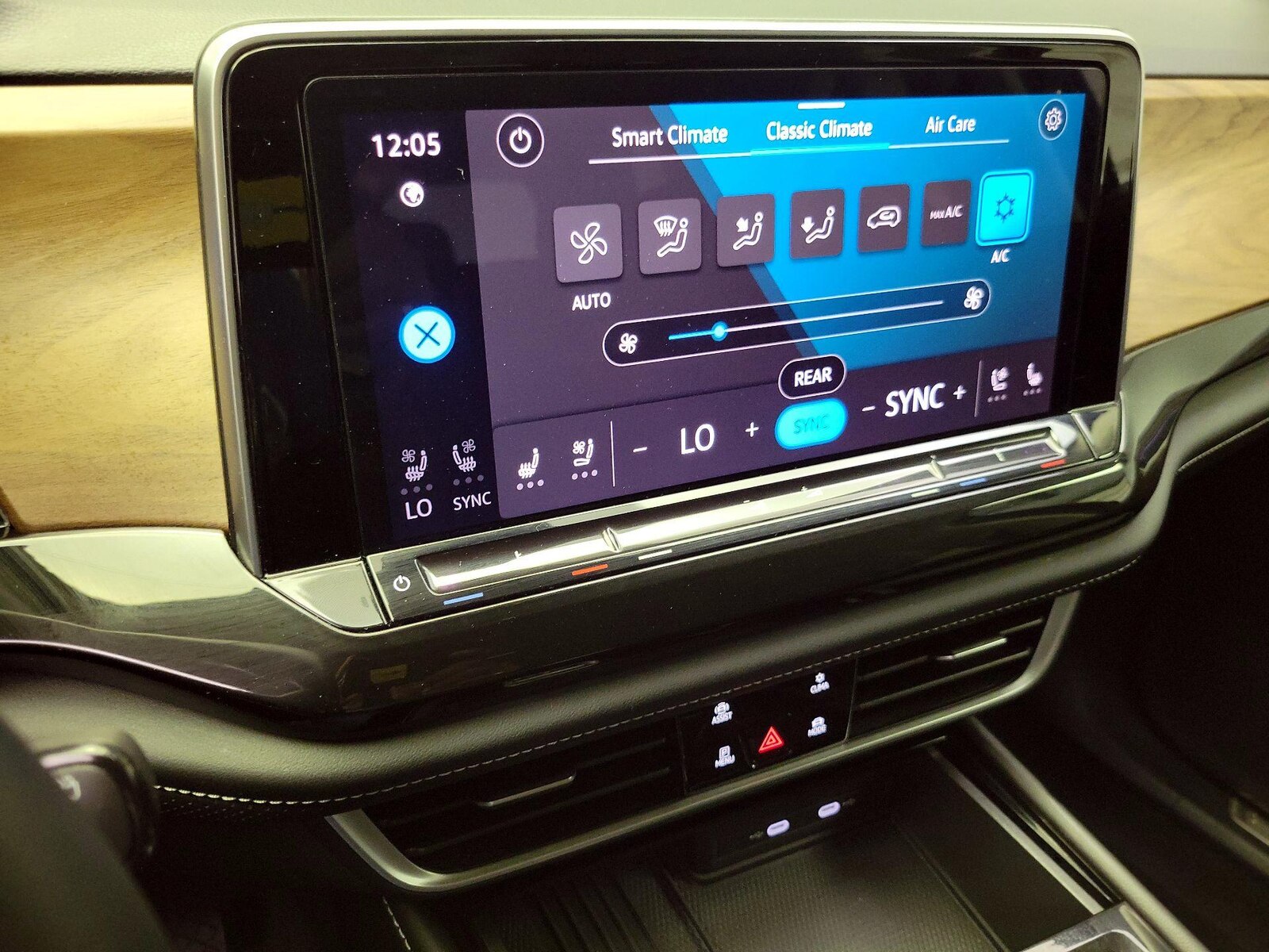 2025 Volkswagen Atlas SE w/Tech - Photo 17