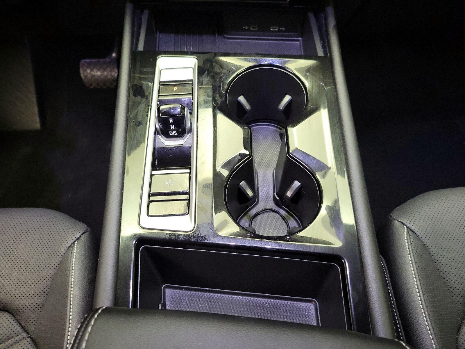 2025 Volkswagen Atlas SE w/Tech - Photo 18
