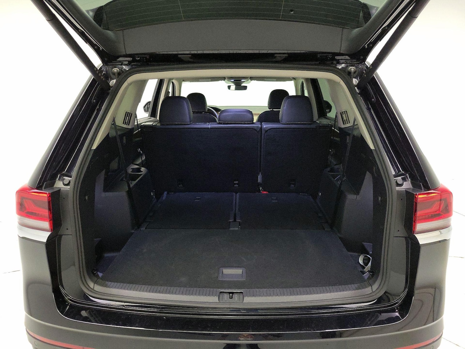 2025 Volkswagen Atlas SE w/Tech - Photo 23