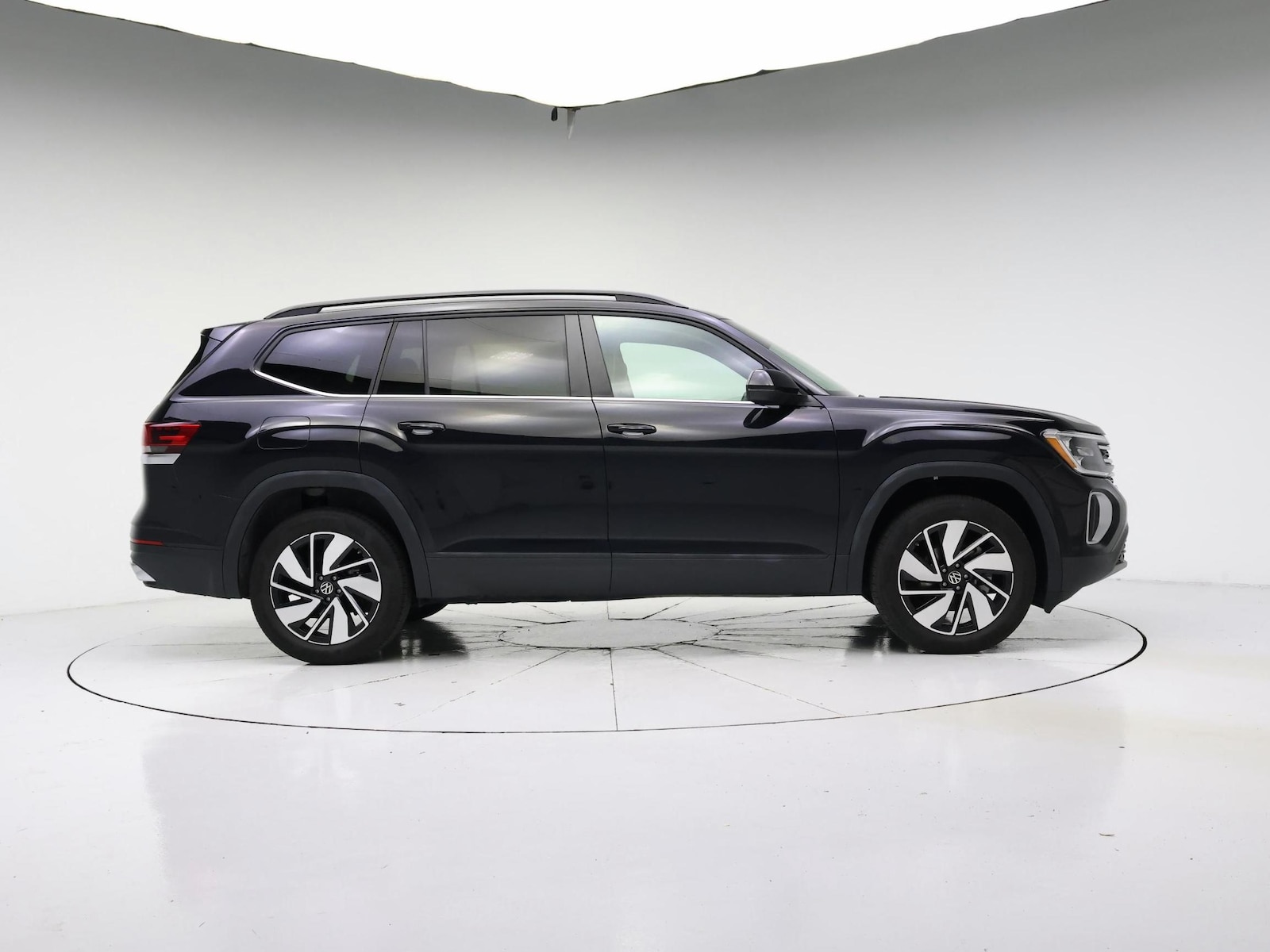 2025 Volkswagen Atlas SE w/Tech - Photo 8