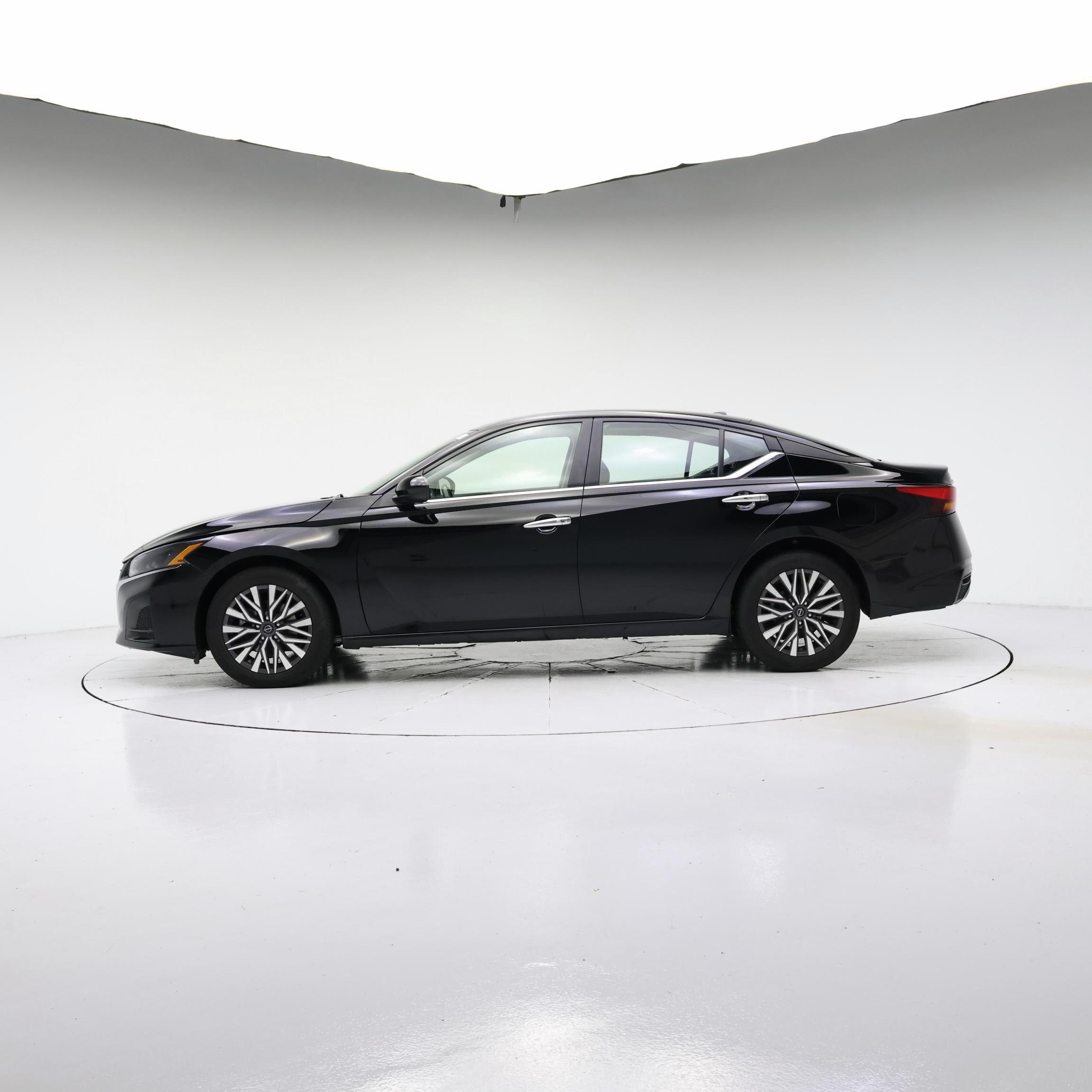 Thumbnail: 2023 Nissan Altima - 3