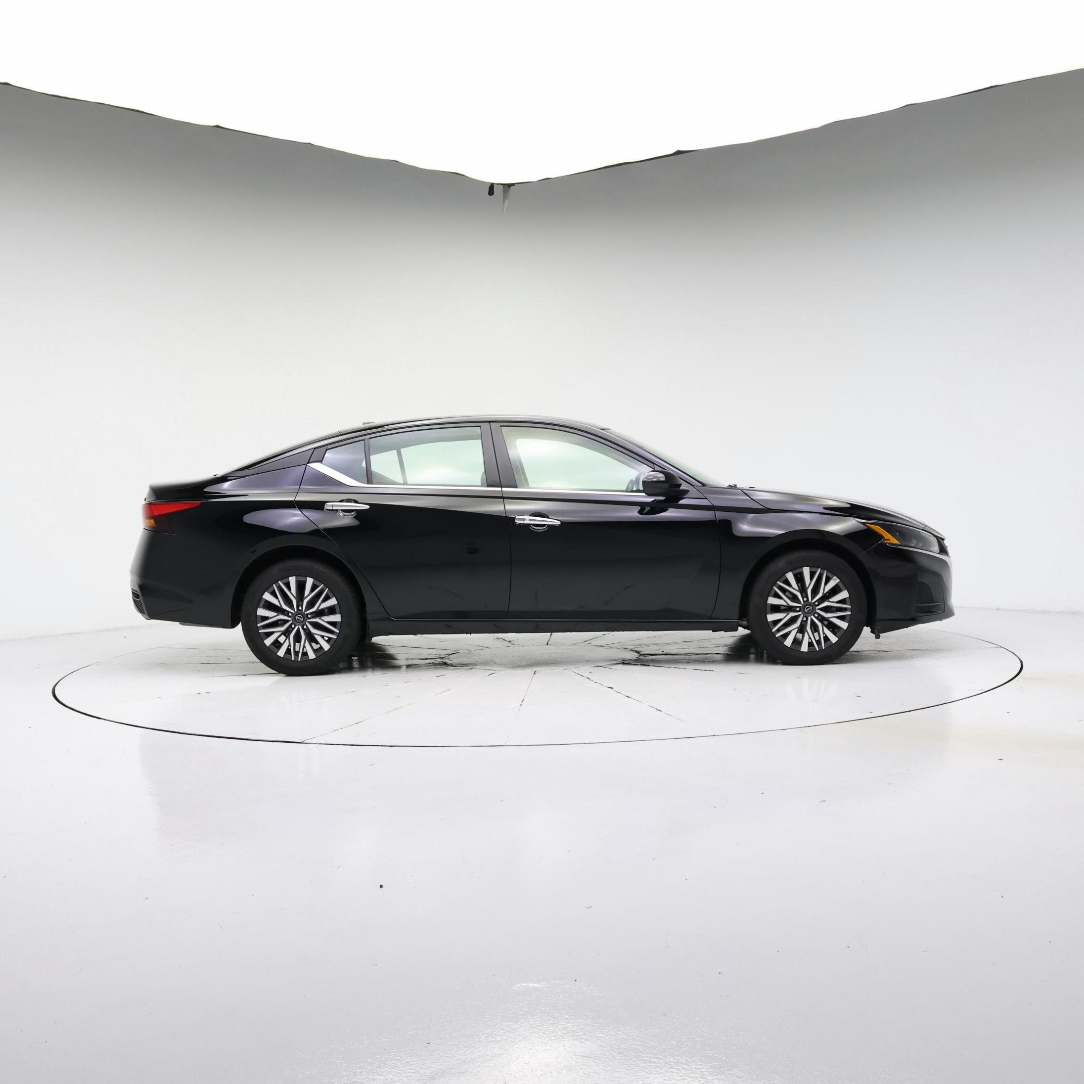 Thumbnail: 2023 Nissan Altima - 7
