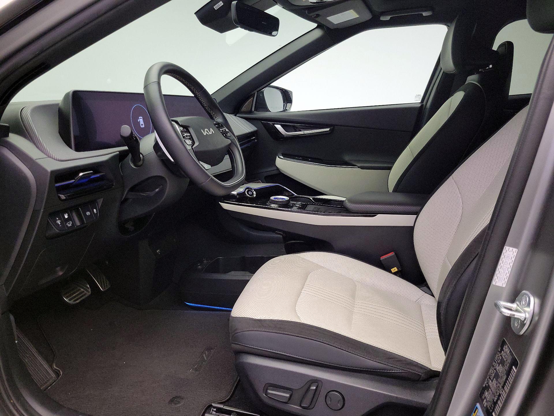 Thumbnail: 2023 Kia EV6 - 11