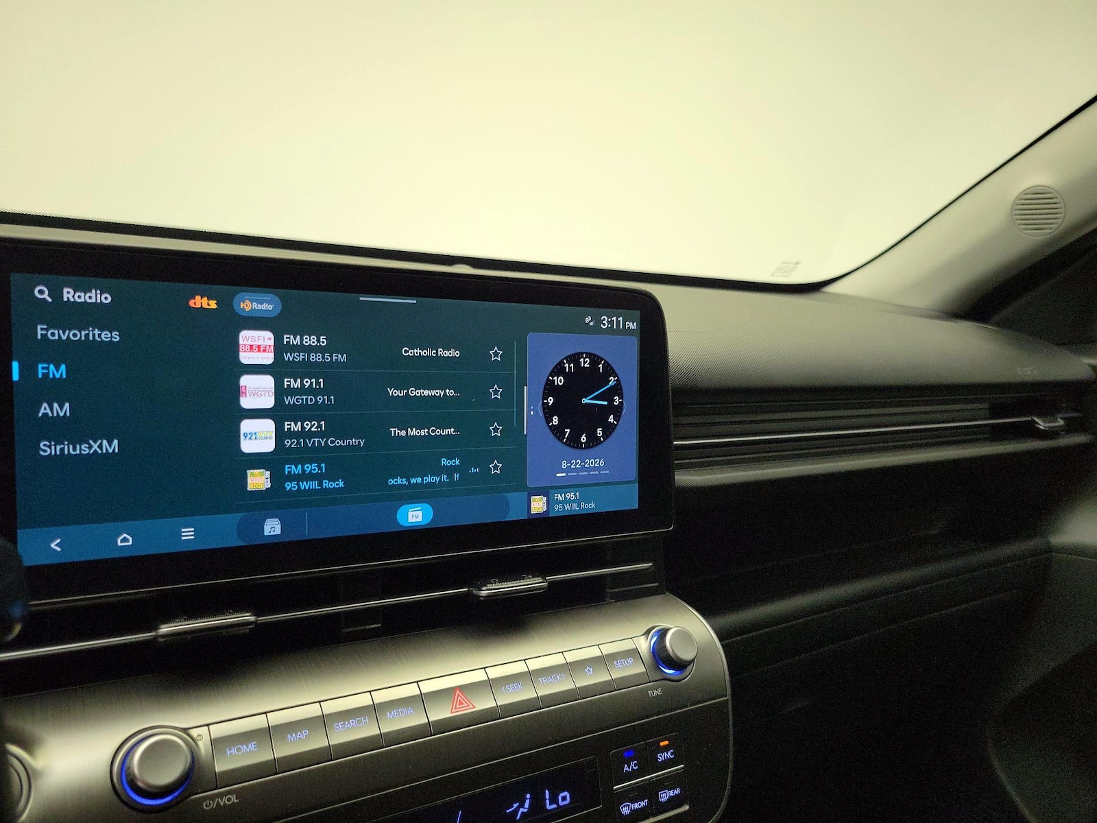 2024 Hyundai Kona SEL - Photo 16
