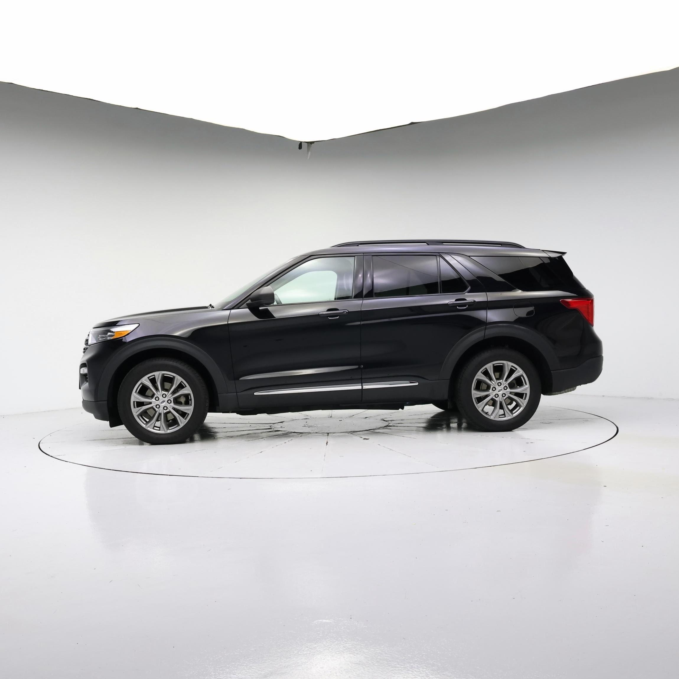 Thumbnail: 2022 Ford Explorer - 3
