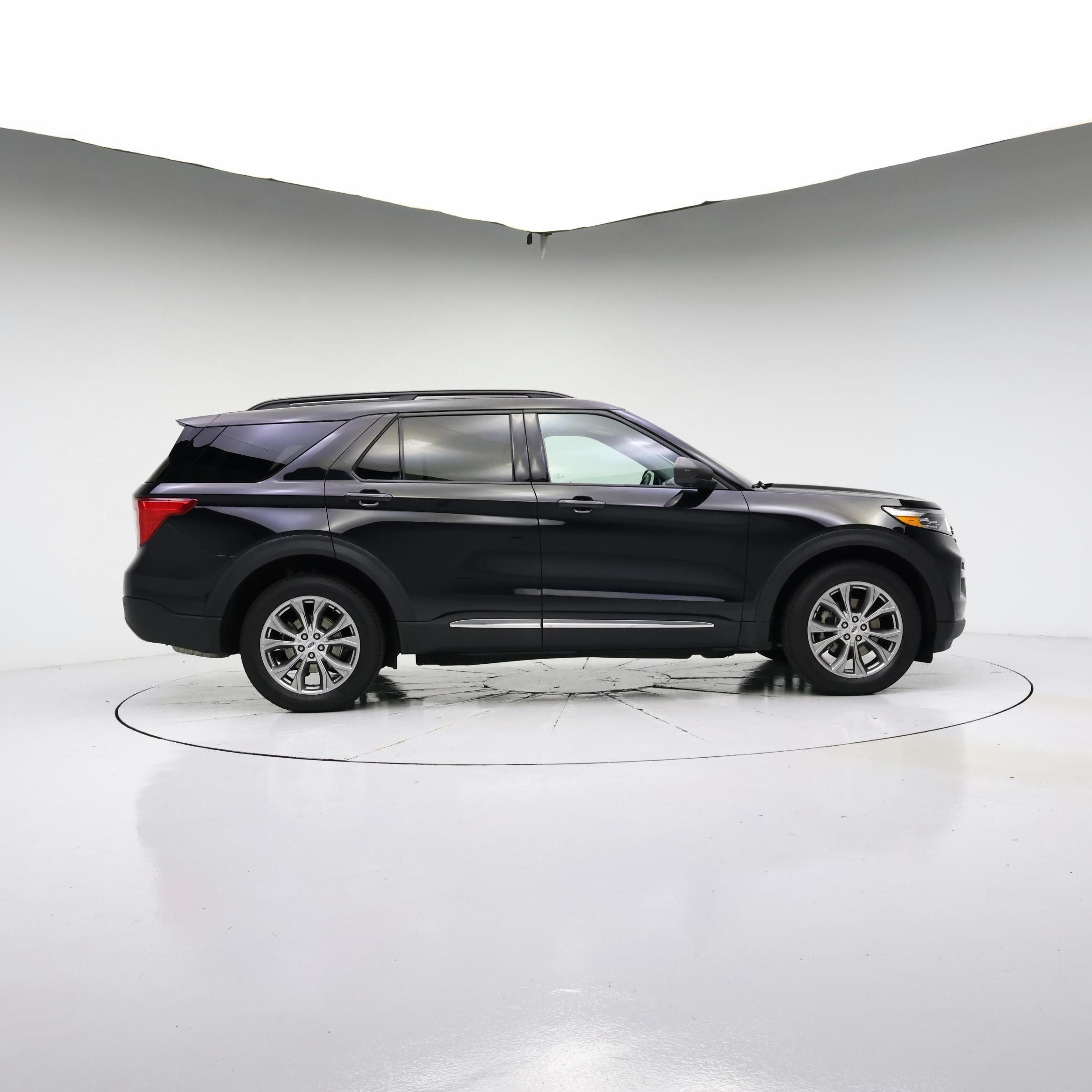 Thumbnail: 2022 Ford Explorer - 7