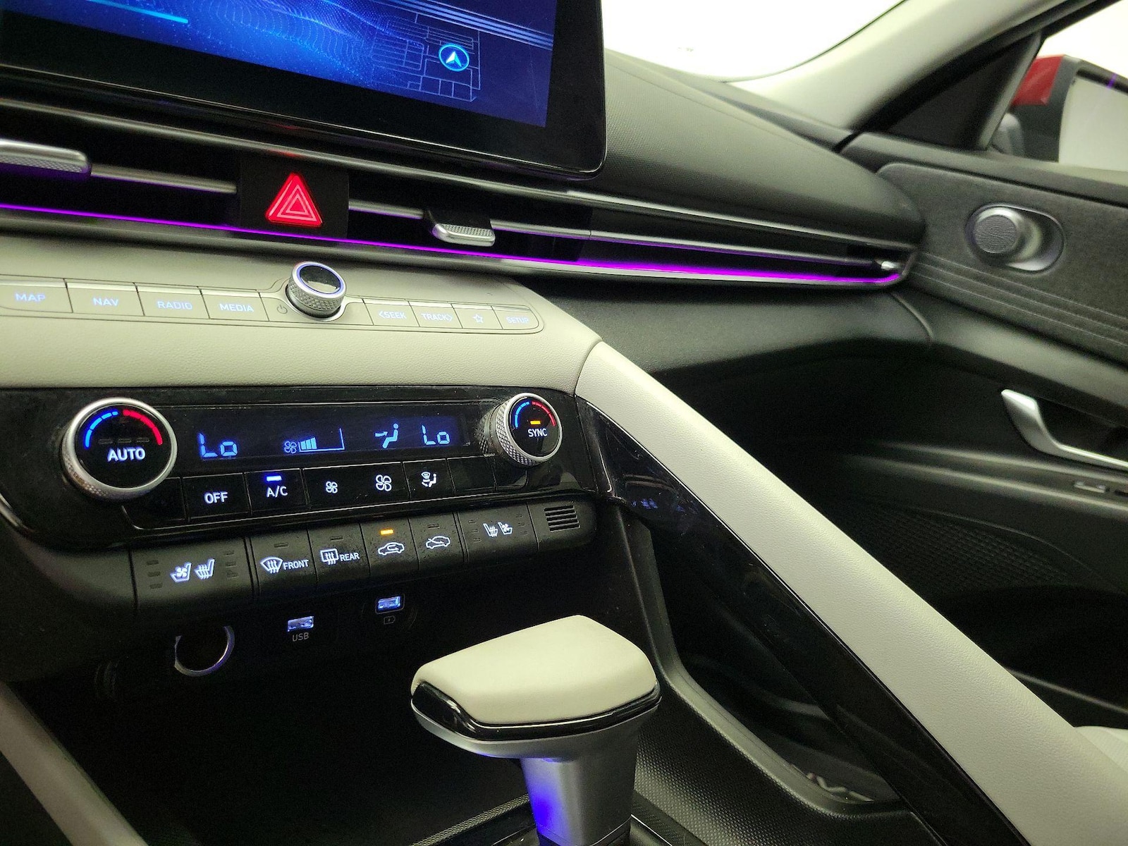 2023 Hyundai Elantra Limited - Photo 18