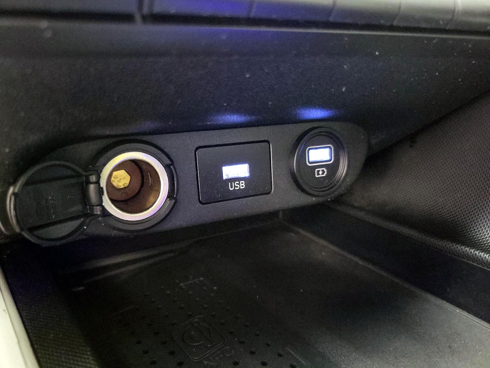 2023 Hyundai Elantra Limited - Photo 20