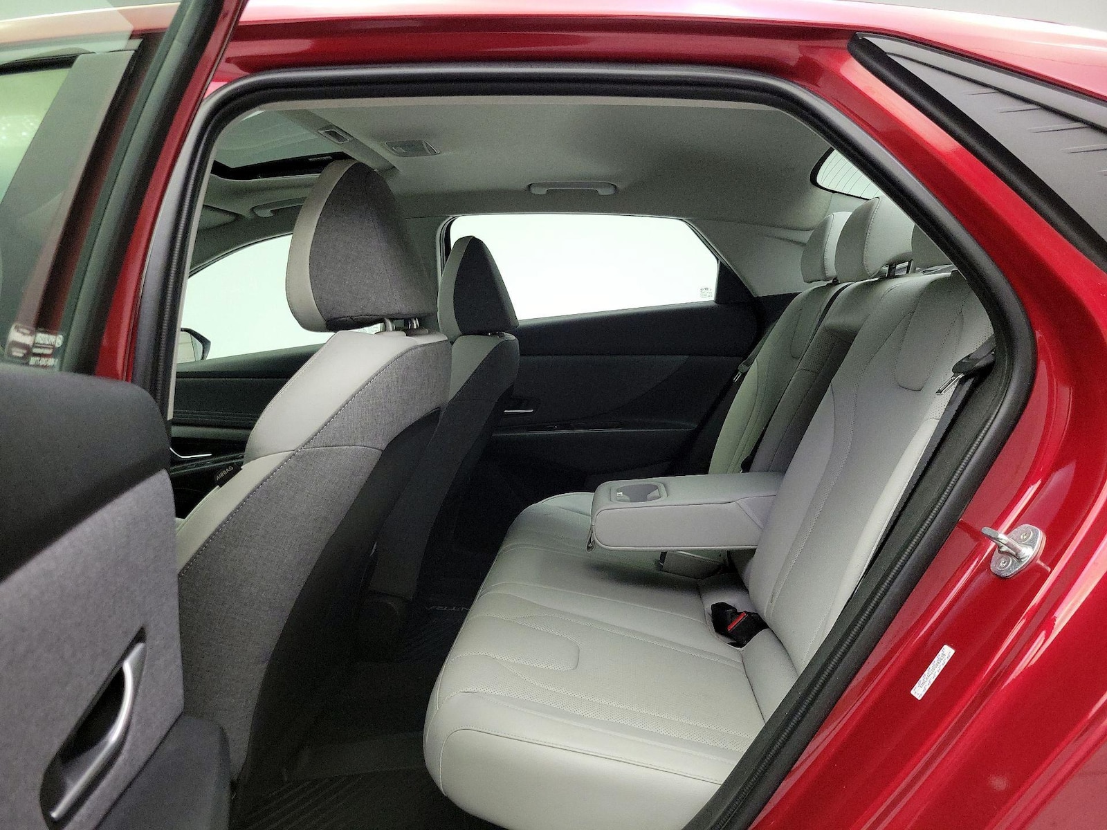 2023 Hyundai Elantra Limited - Photo 22