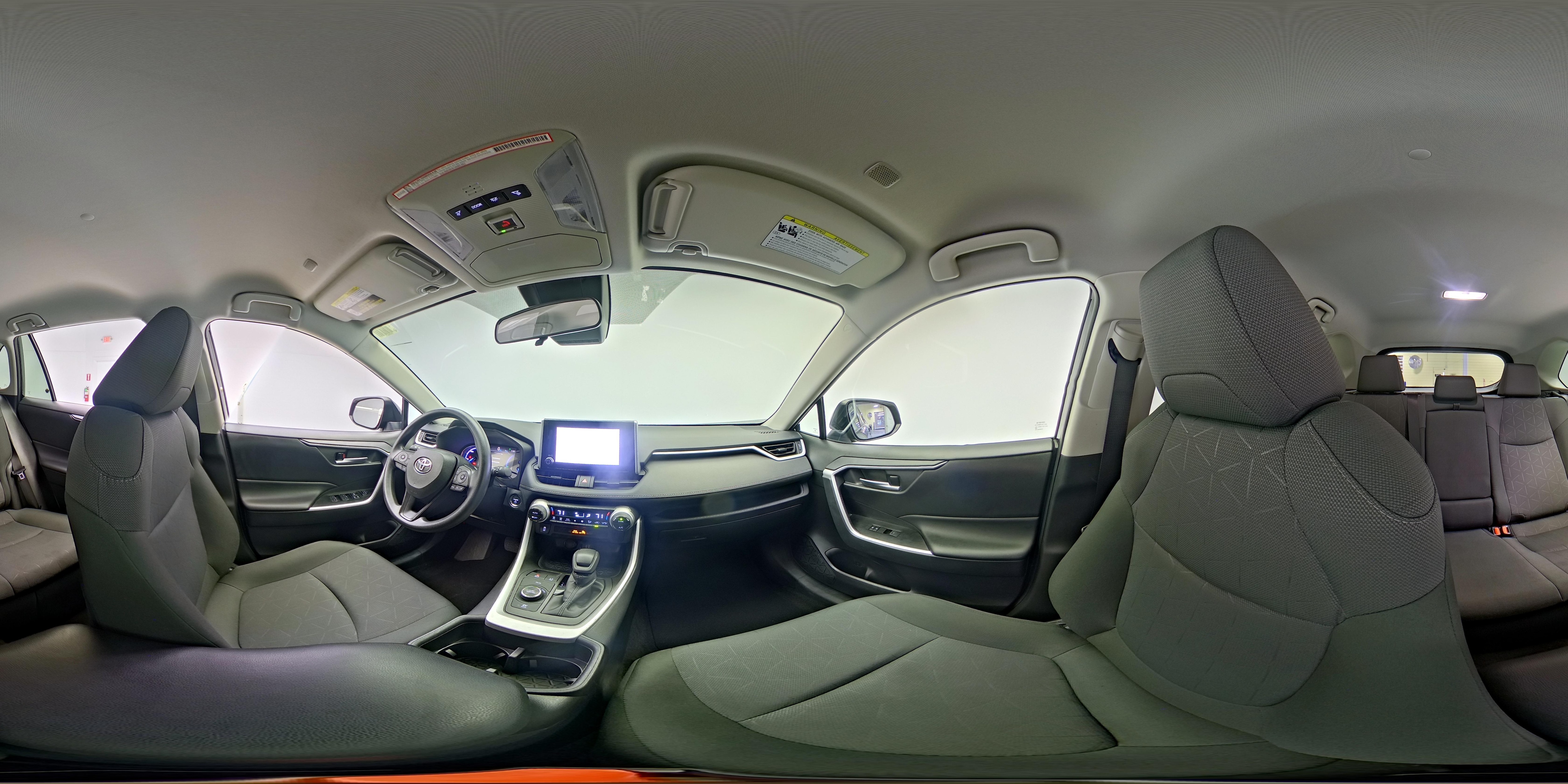 2025 Toyota RAV4 XLE - Photo 24