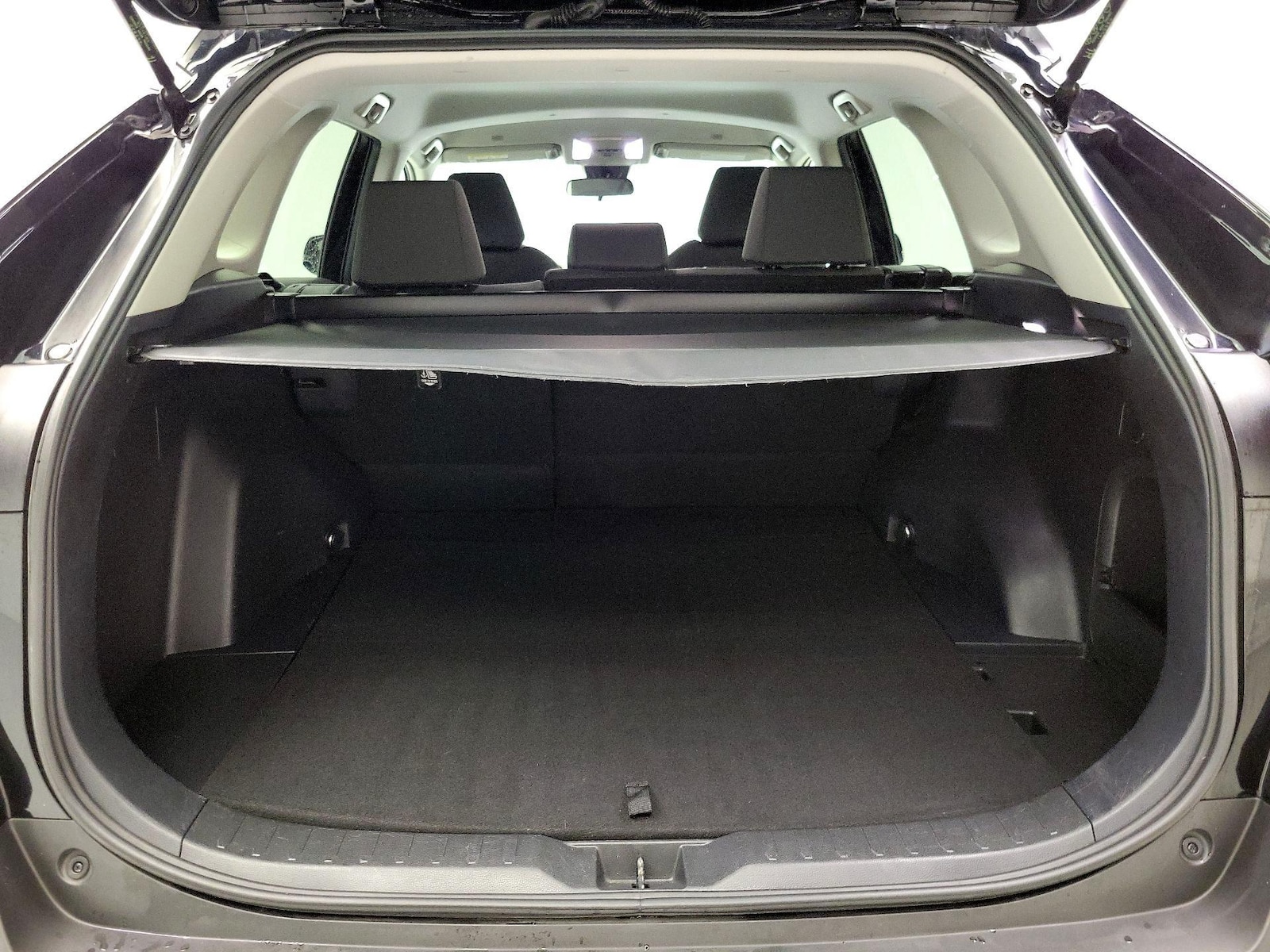 2025 Toyota RAV4 XLE - Photo 21