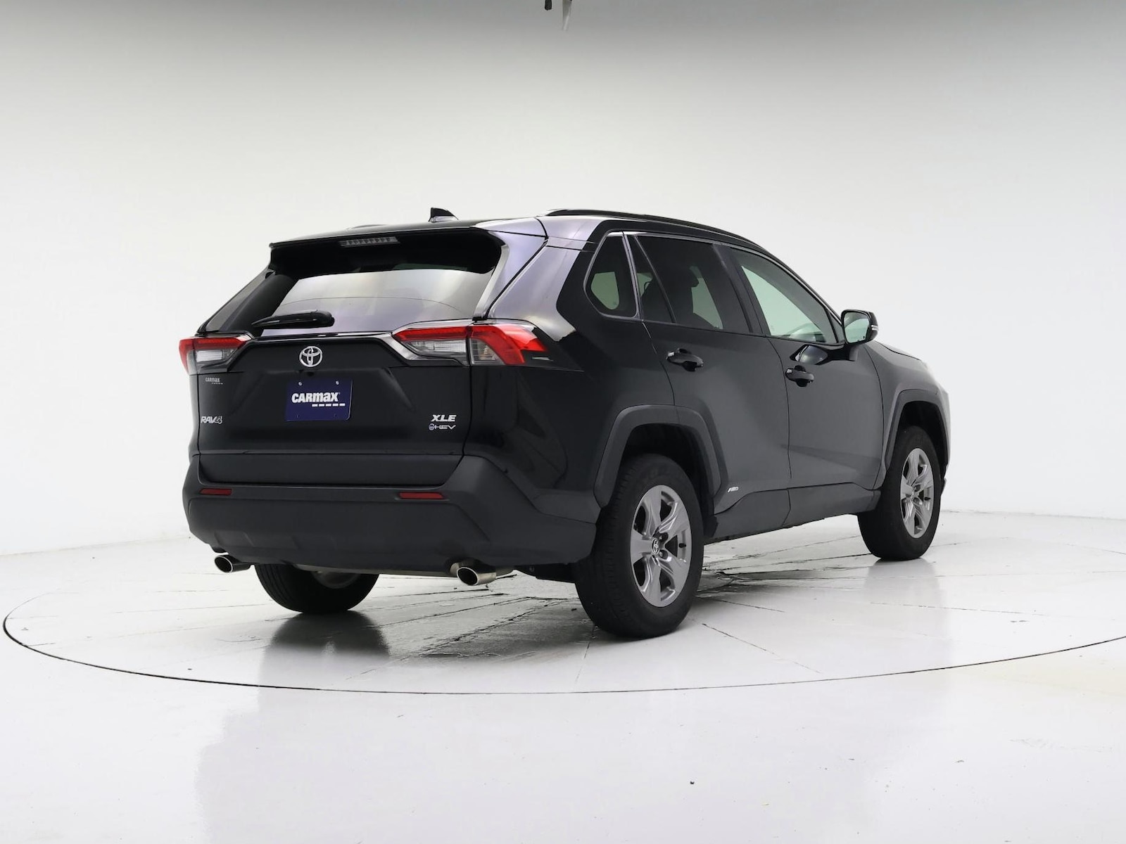 2025 Toyota RAV4 XLE - Photo 9