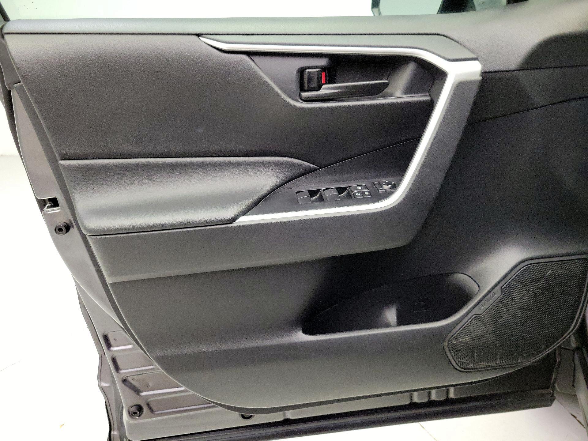 Thumbnail: 2022 Toyota RAV4 - 12