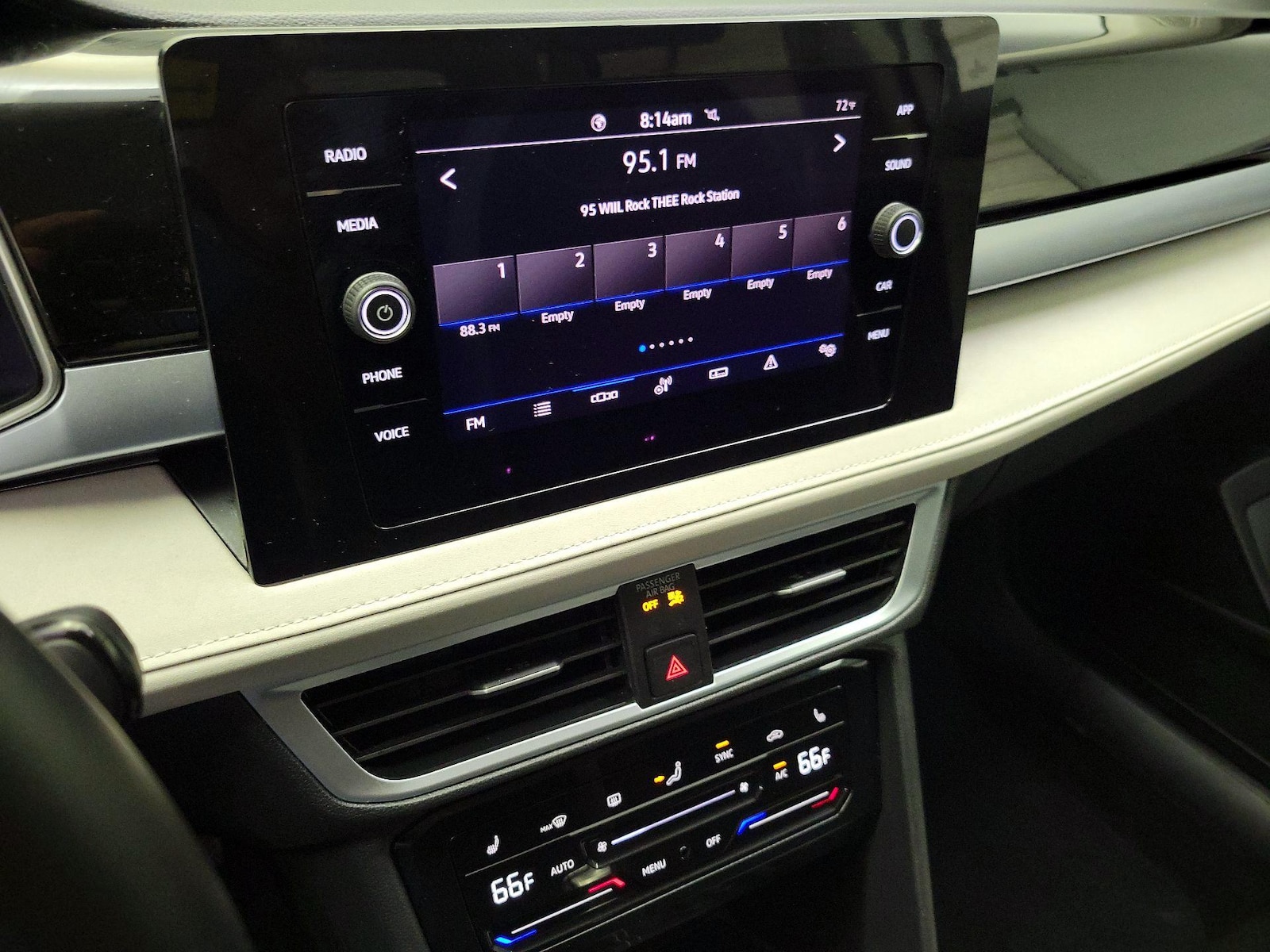 2025 Volkswagen Taos SE - Photo 16