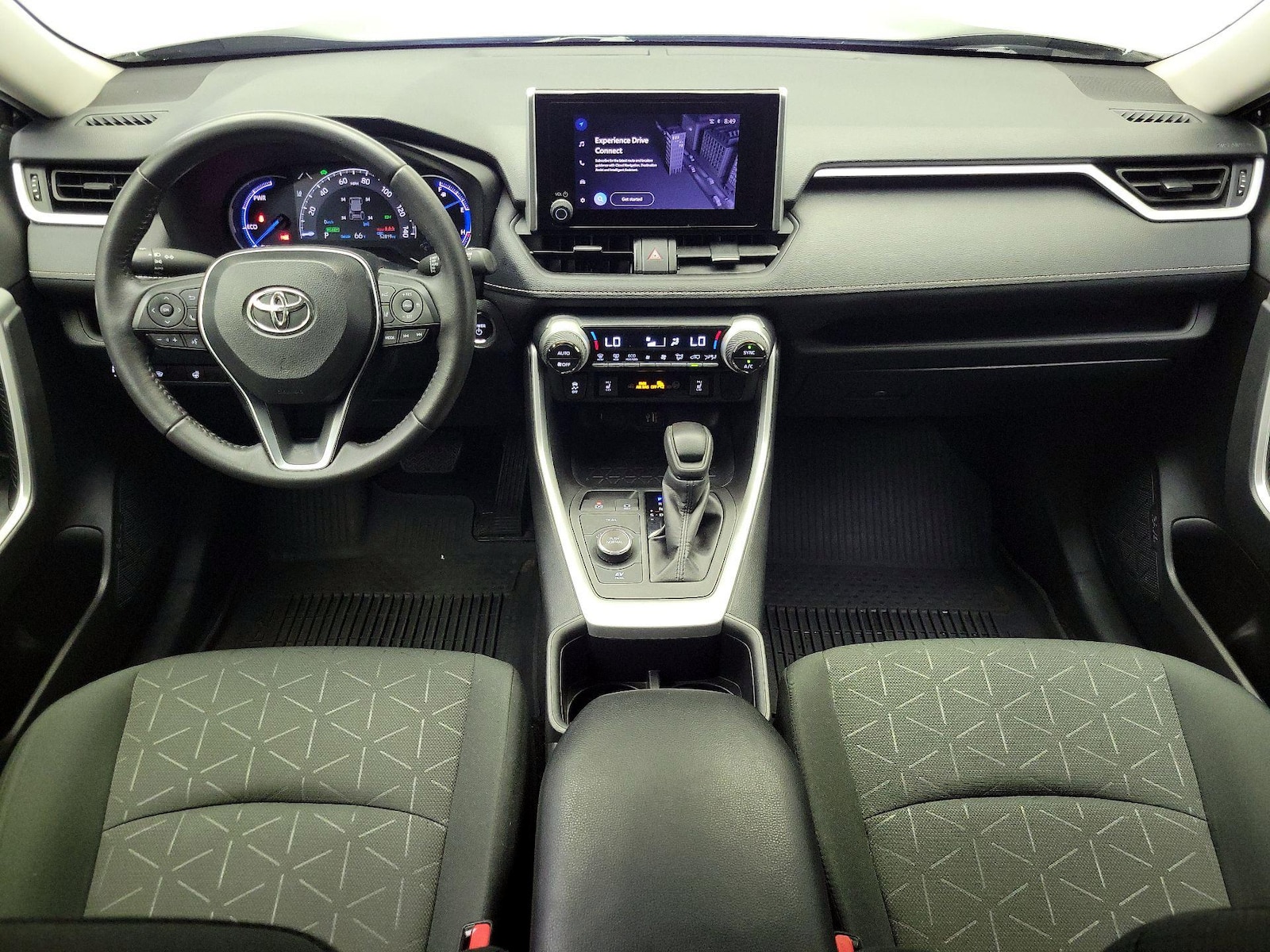 2024 Toyota RAV4 XLE - Photo 10