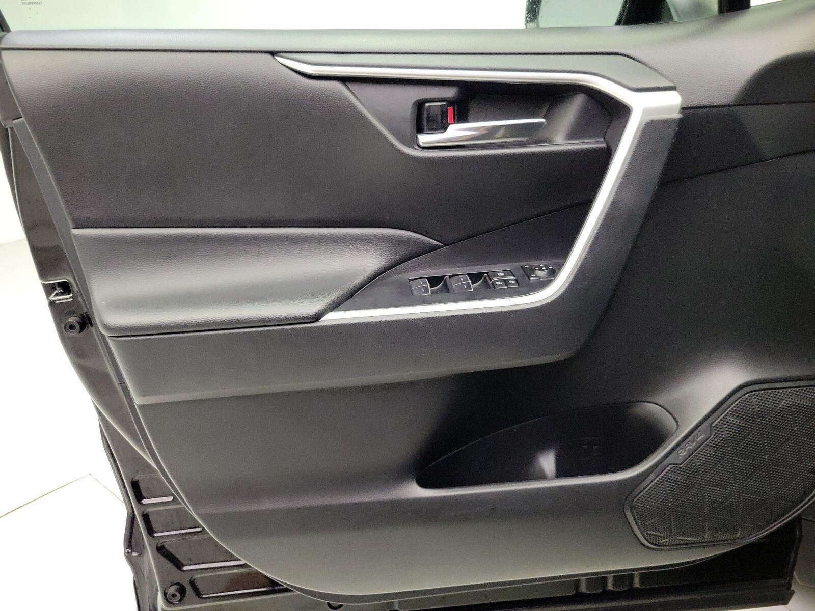2024 Toyota RAV4 XLE - Photo 13