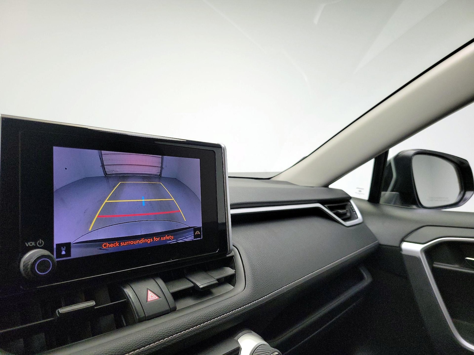 2024 Toyota RAV4 XLE - Photo 15