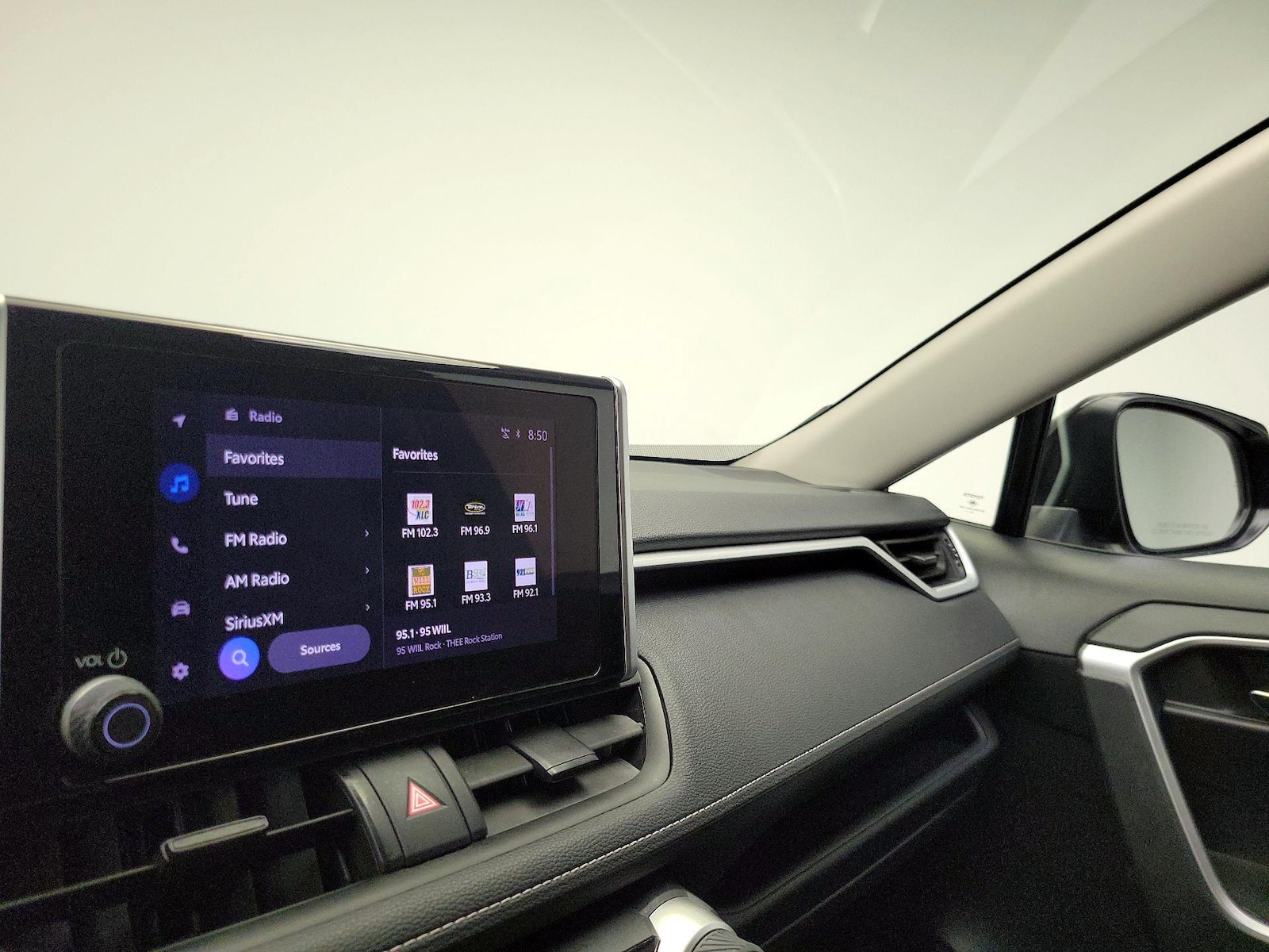 2024 Toyota RAV4 XLE - Photo 16