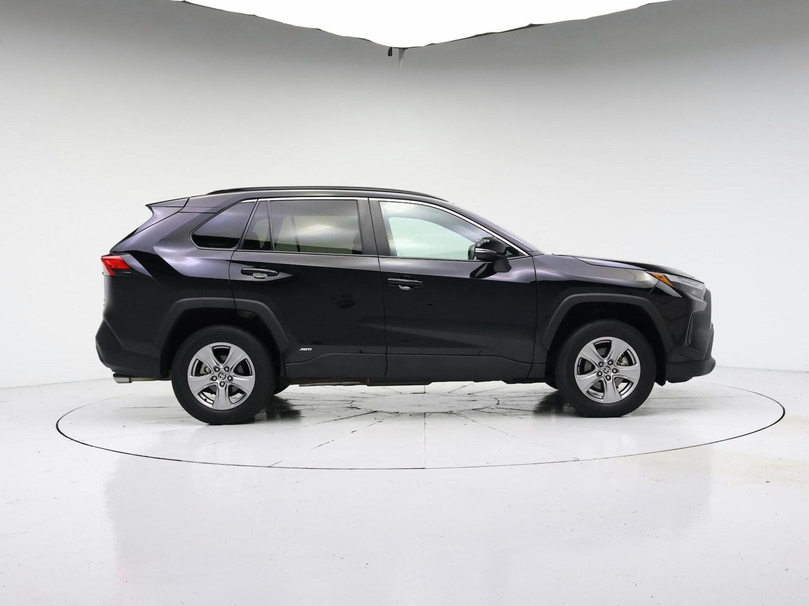 2024 Toyota RAV4 XLE - Photo 8
