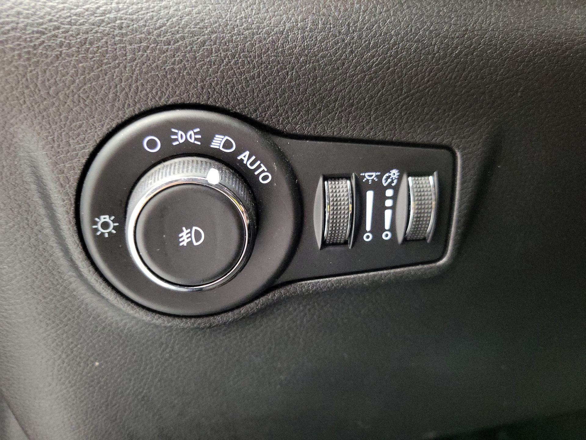 Thumbnail: 2022 Jeep Compass - 13