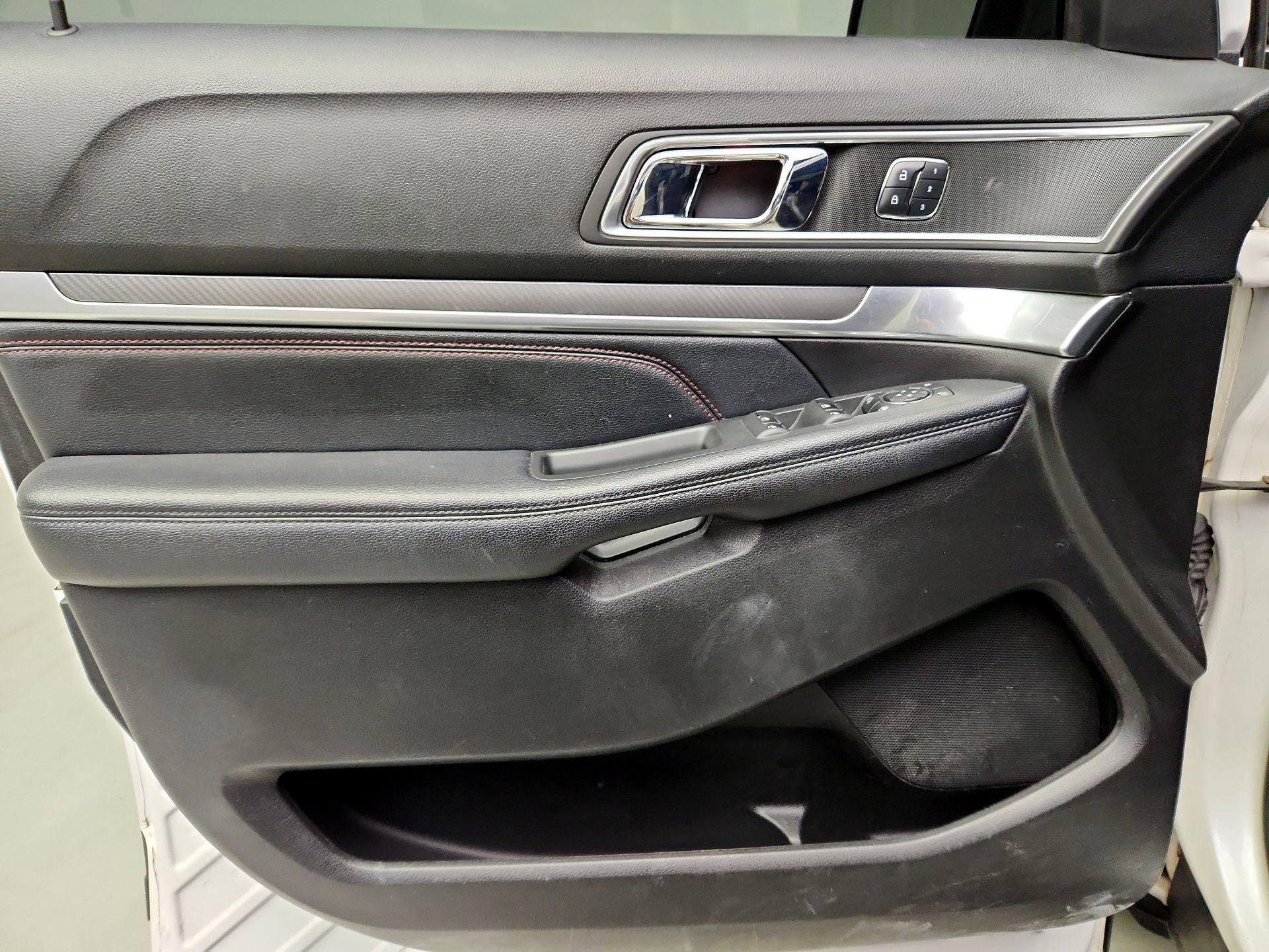 Thumbnail: 2017 Ford Explorer - 10