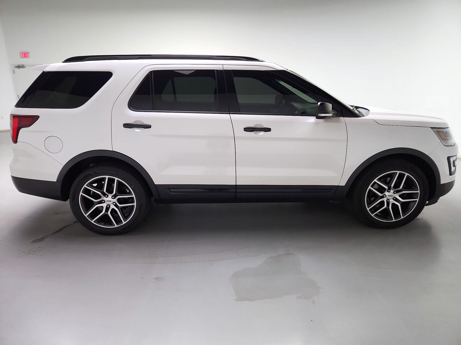 Thumbnail: 2017 Ford Explorer - 4