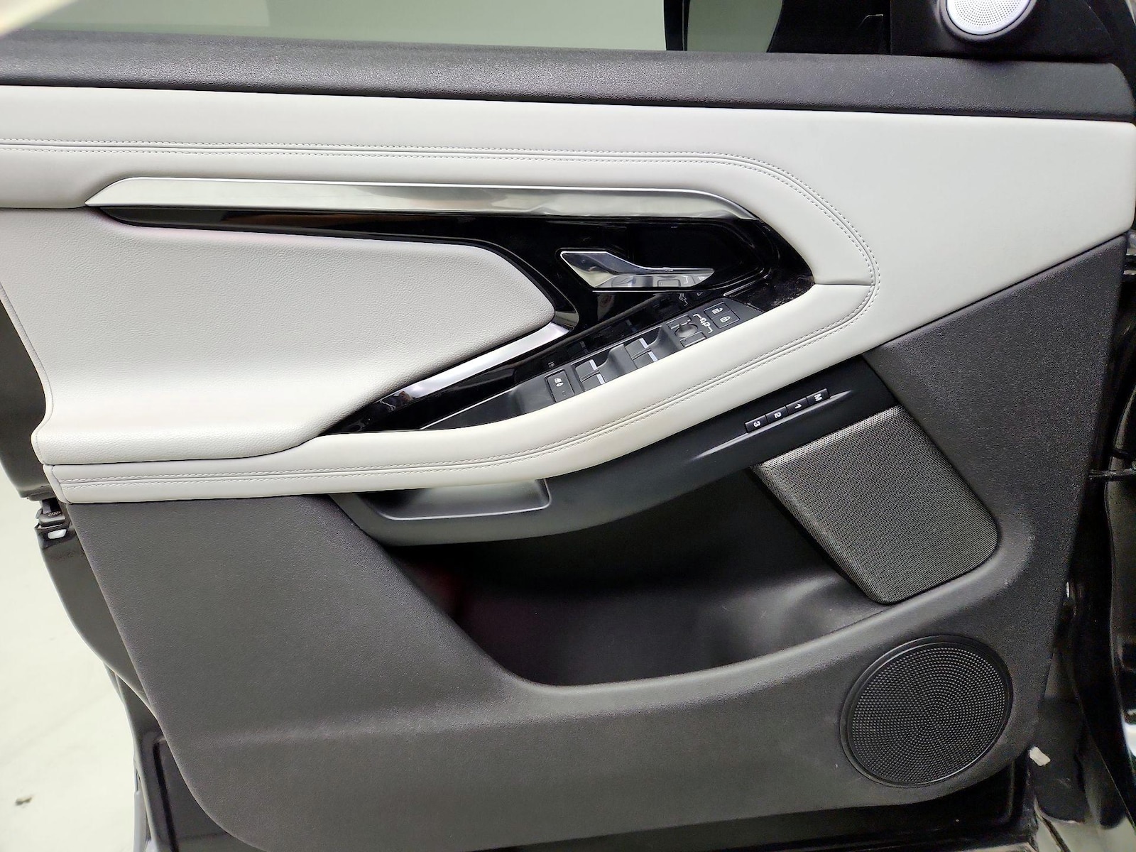 2023 Land Rover Range Rover Evoque SE - Photo 11