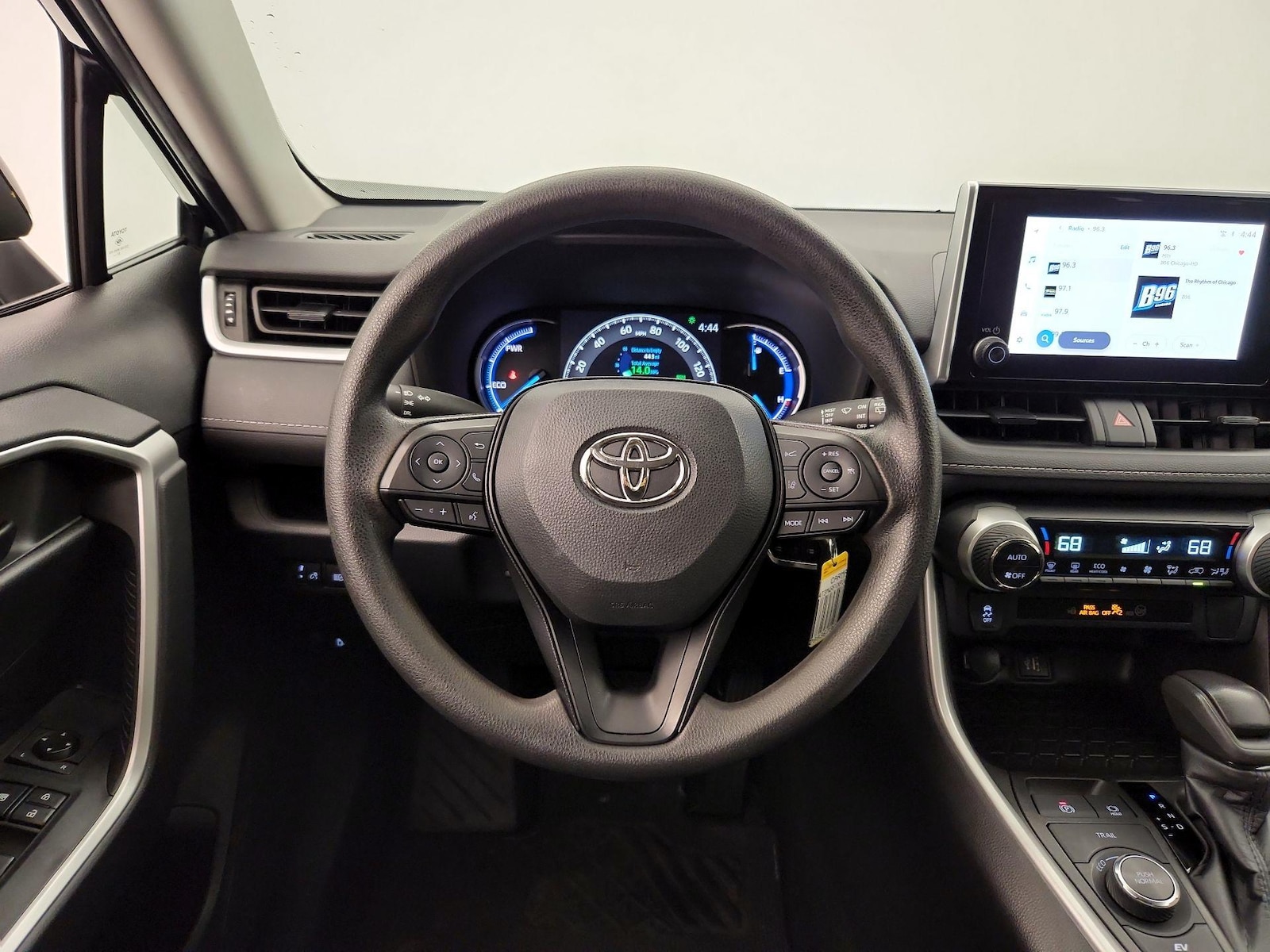 2023 Toyota RAV4 LE - Photo 11