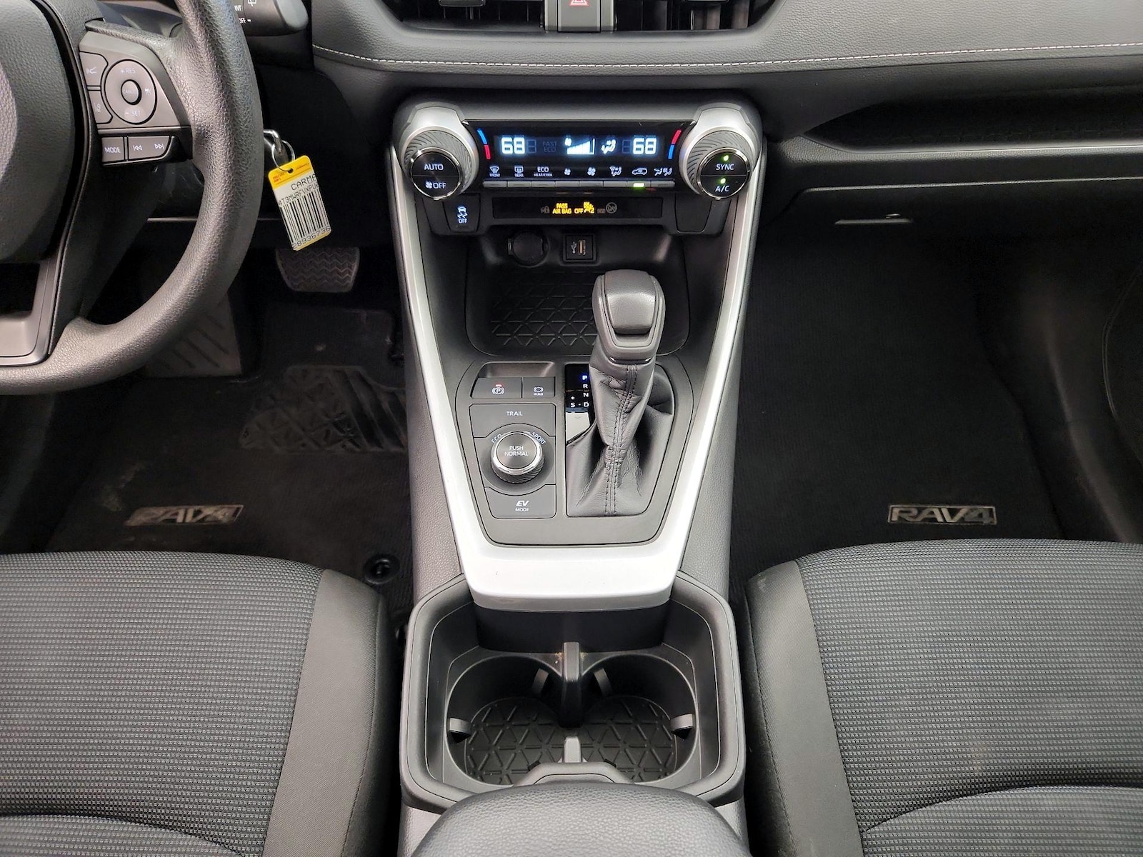 2023 Toyota RAV4 LE - Photo 18