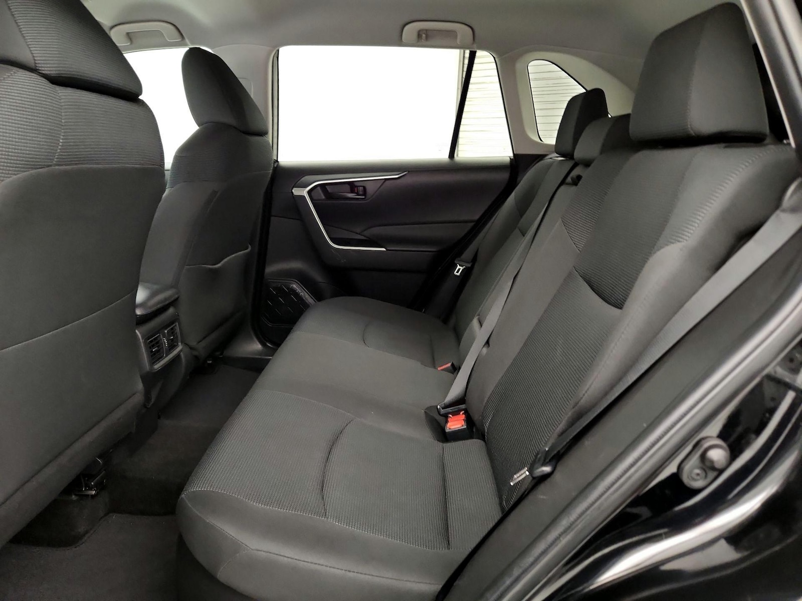 2023 Toyota RAV4 LE - Photo 20