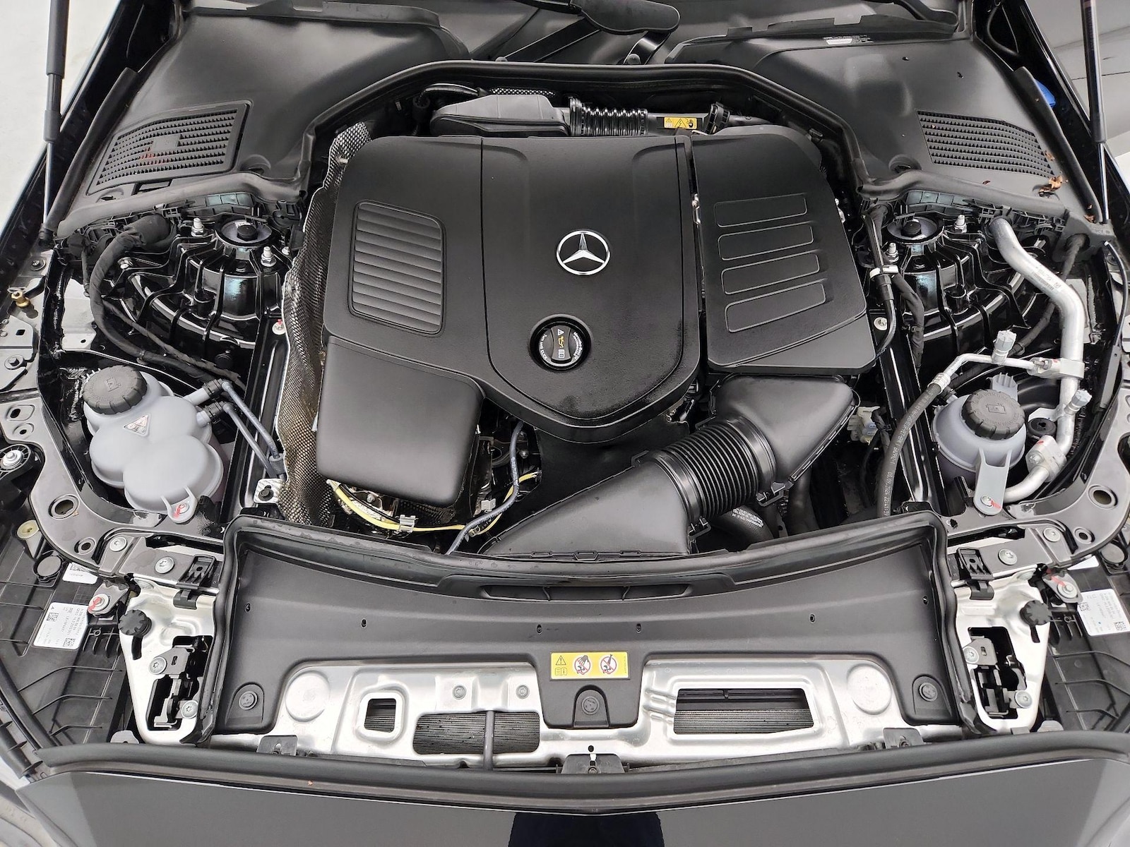 2025 Mercedes-Benz C-Class Sedan C 300 - Photo 24