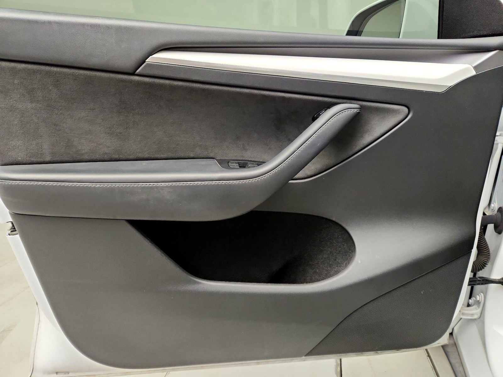 2024 Tesla Model Y Long Range - Photo 11