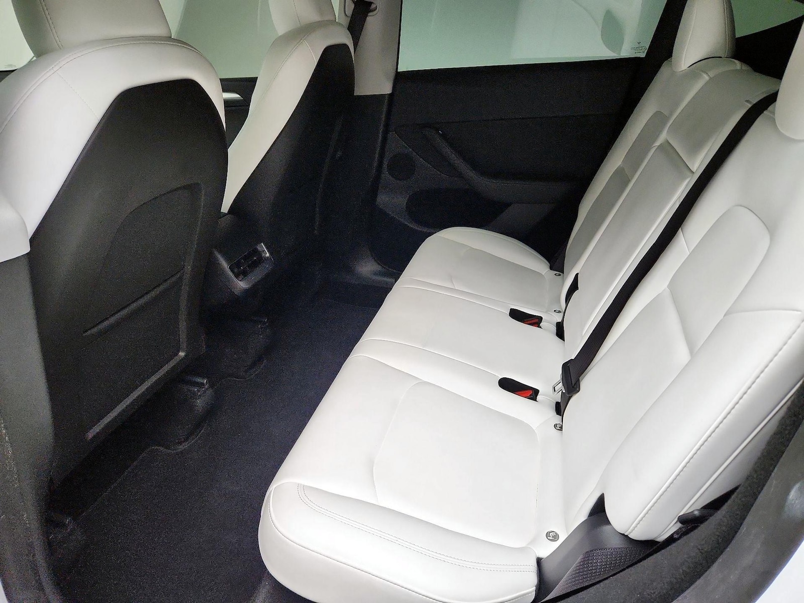 2024 Tesla Model Y Long Range - Photo 18