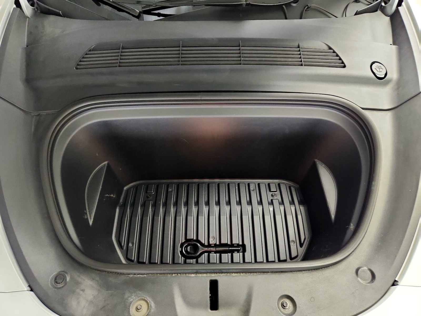 2024 Tesla Model Y Long Range - Photo 21