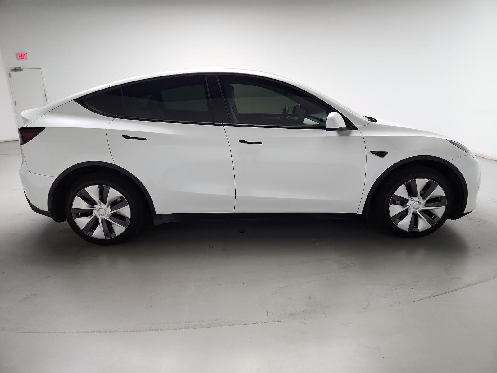 2024 Tesla Model Y Long Range - Photo 4