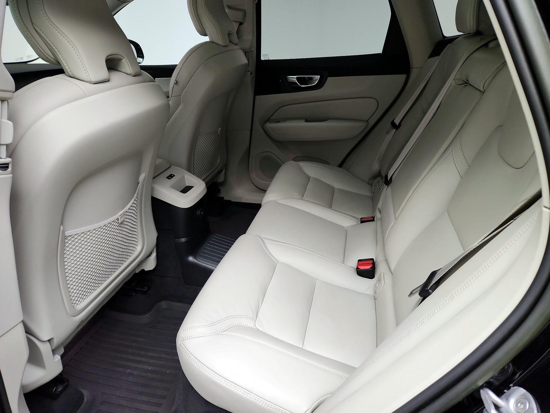 Thumbnail: 2023 Volvo XC60 - 18