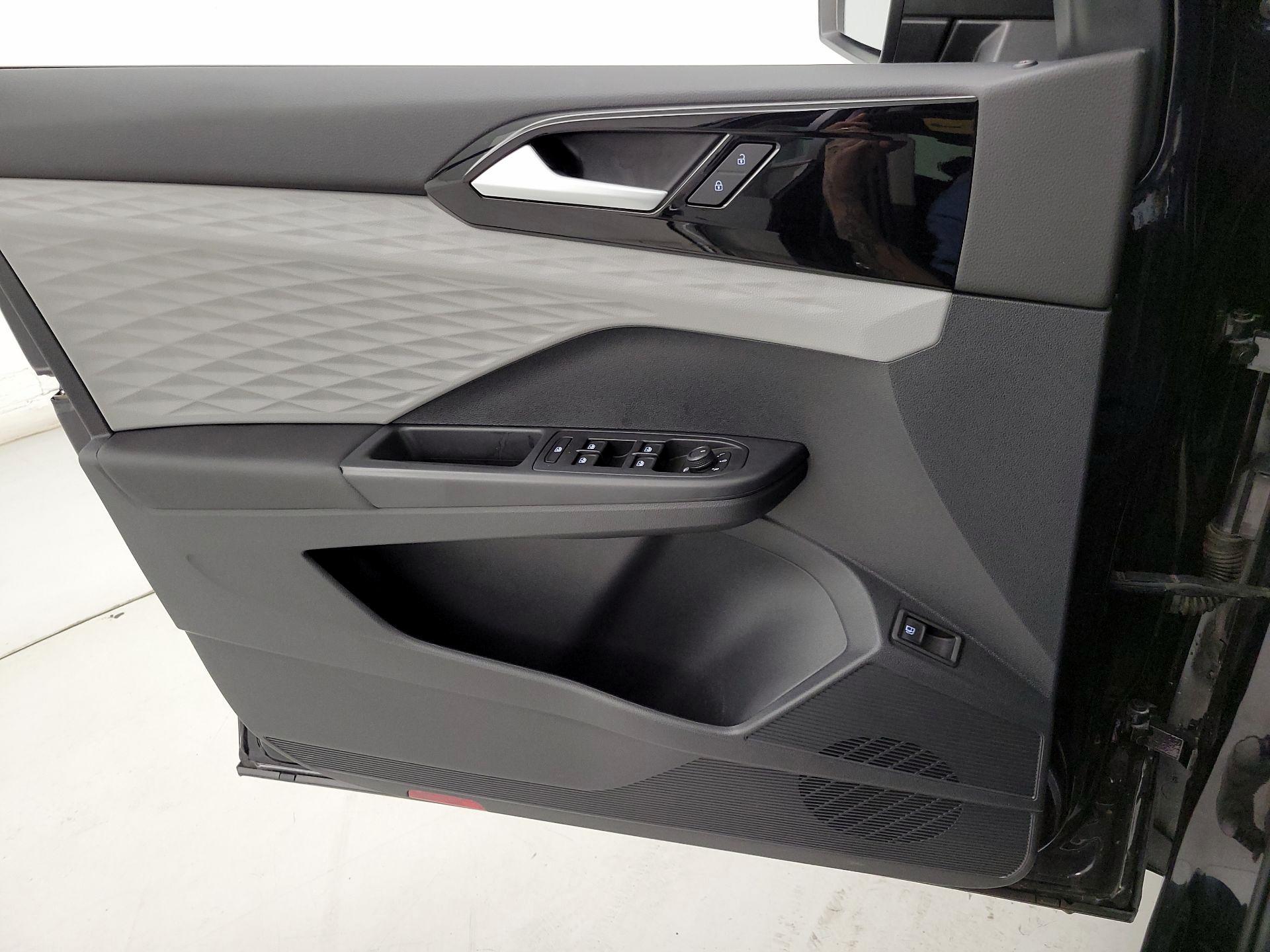 Thumbnail: 2023 Volkswagen Taos - 12