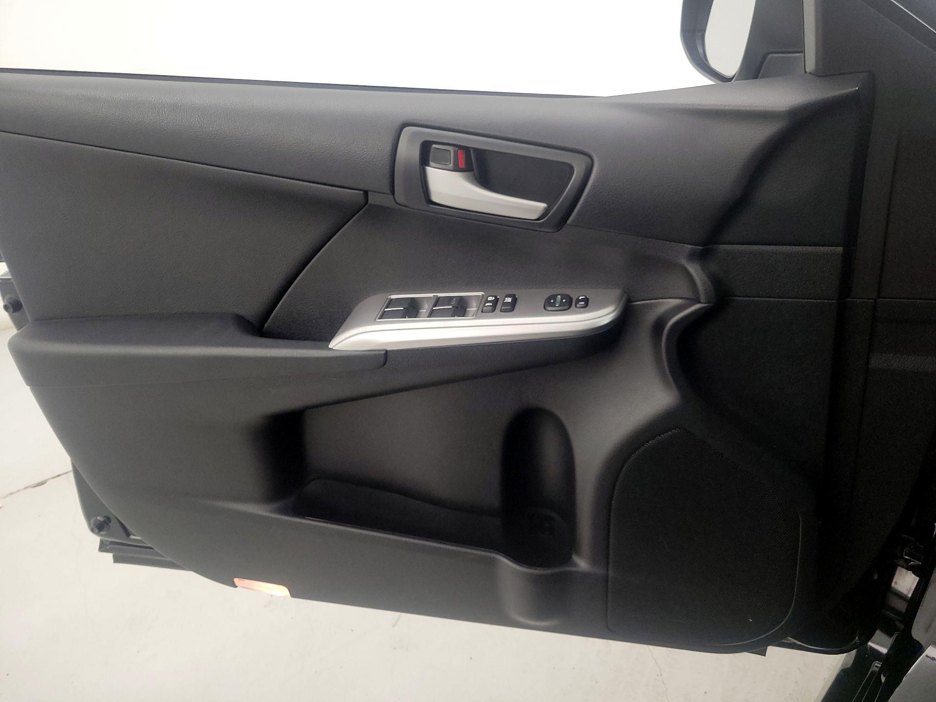 Thumbnail: 2014 Toyota Camry - 12