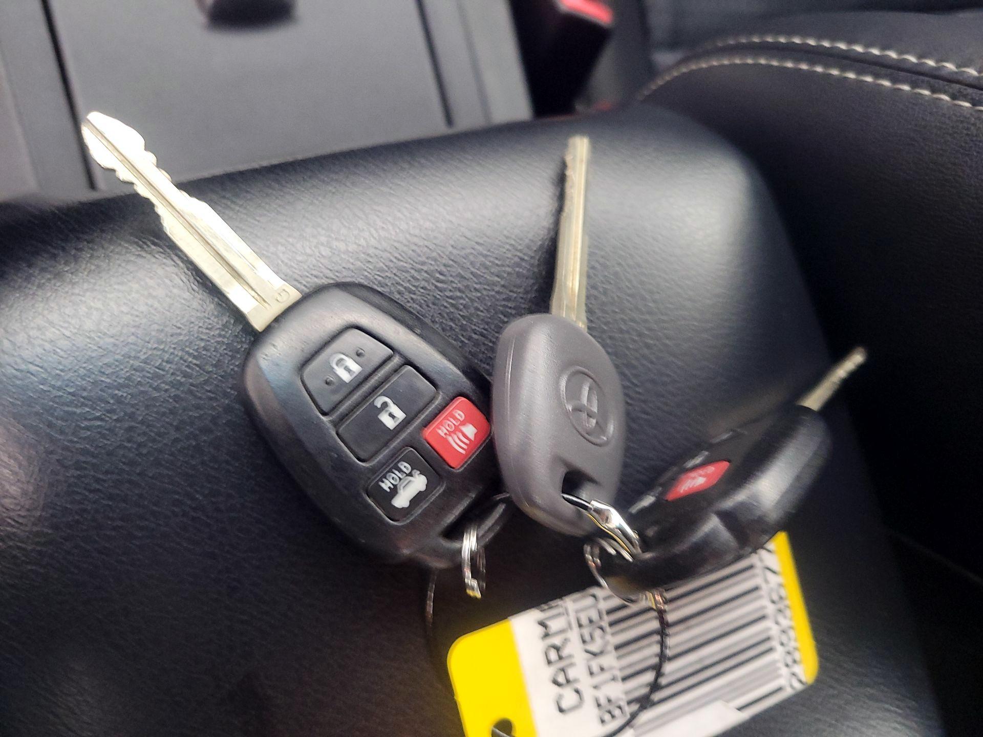 Thumbnail: 2014 Toyota Camry - 20