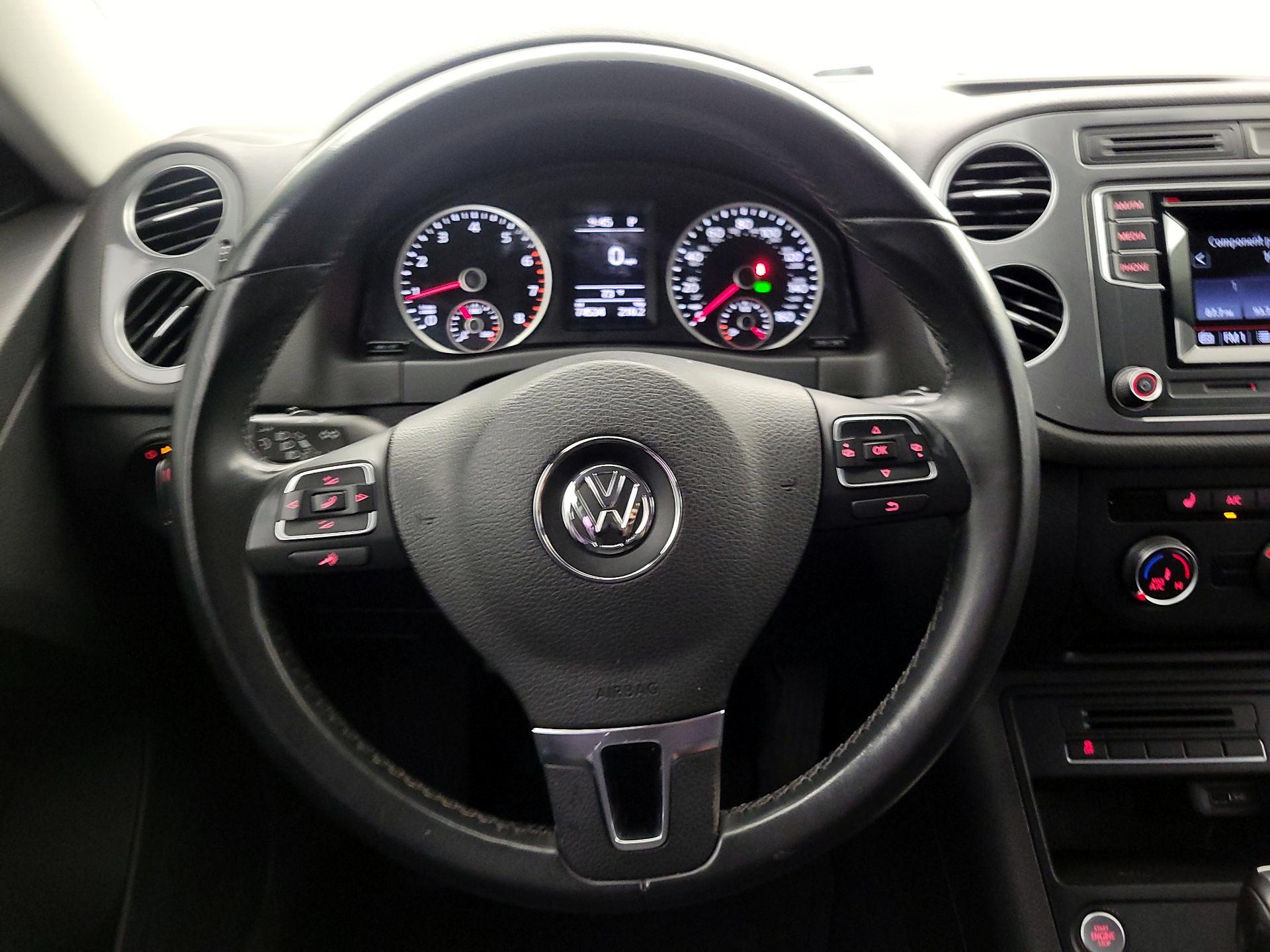 Thumbnail: 2016 Volkswagen Tiguan - 10