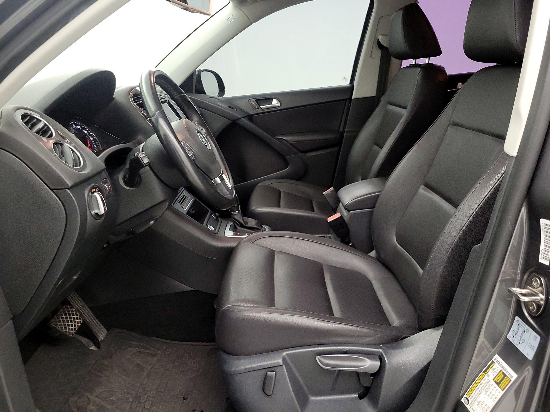 Thumbnail: 2016 Volkswagen Tiguan - 11