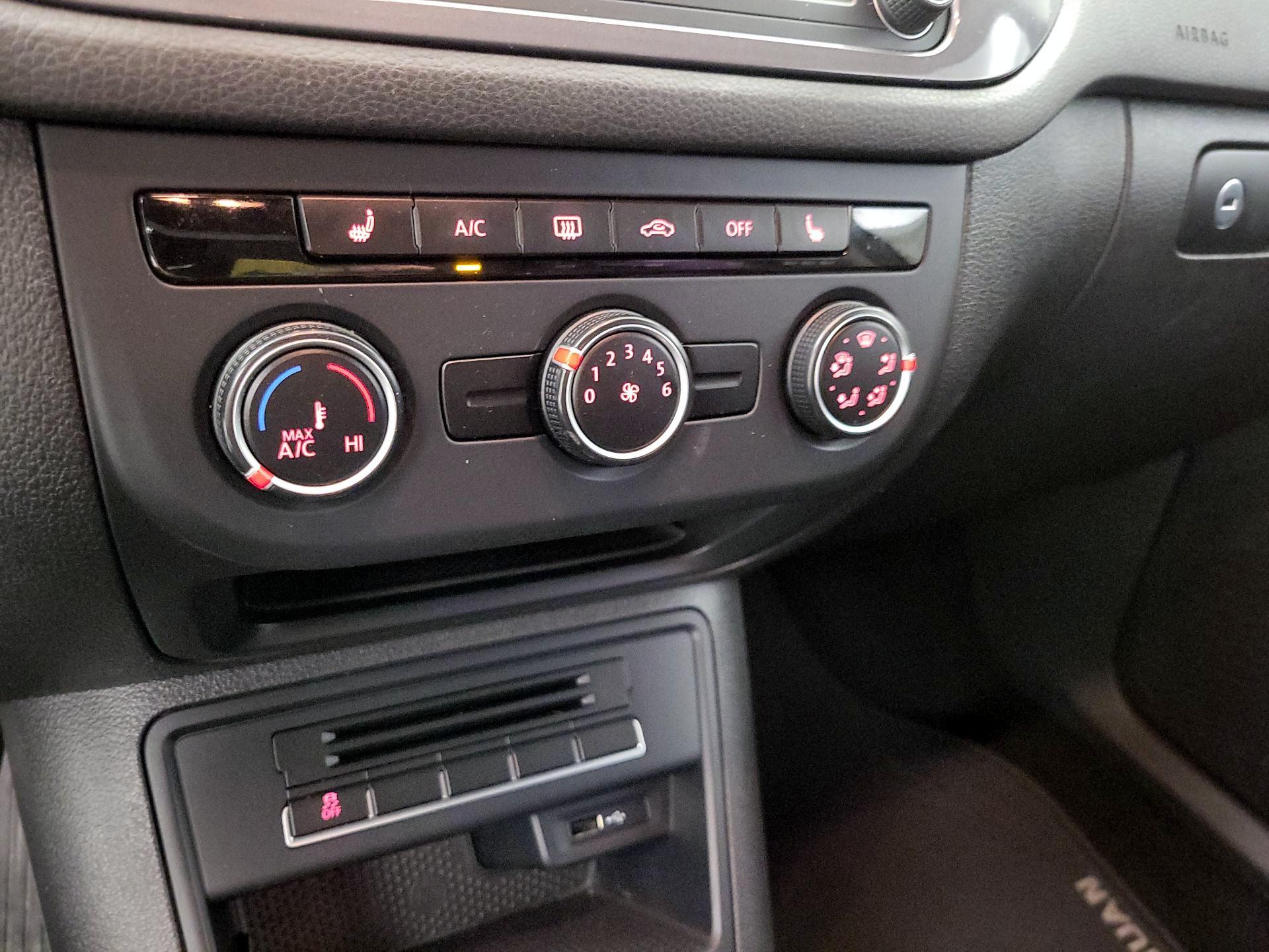 Thumbnail: 2016 Volkswagen Tiguan - 15